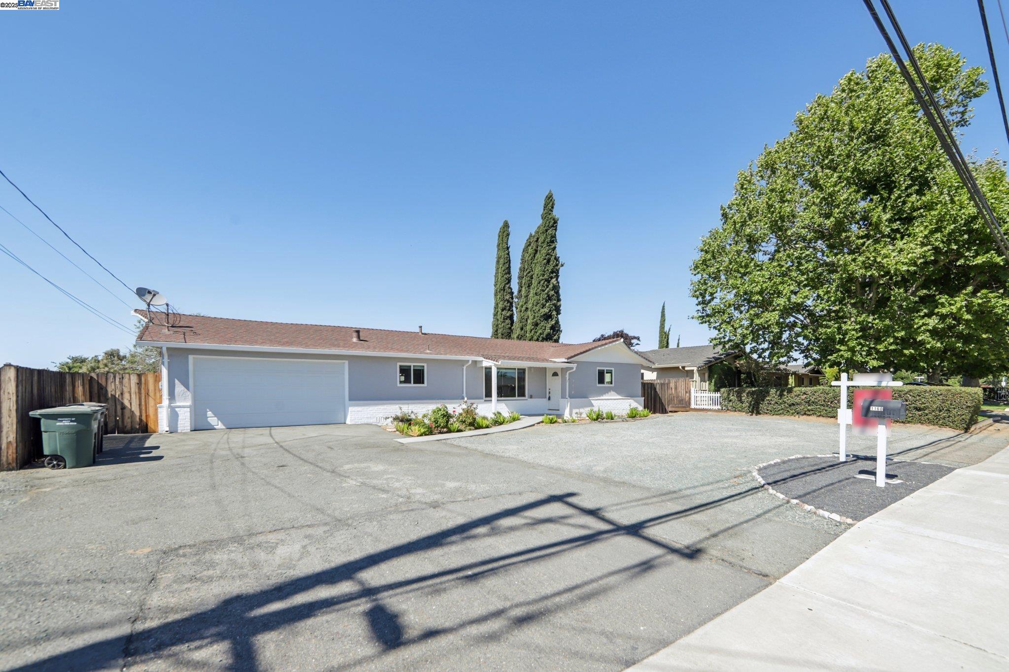 Detail Gallery Image 2 of 13 For 1160 W Cypress Rd, Oakley,  CA 94561 - 3 Beds | 2 Baths