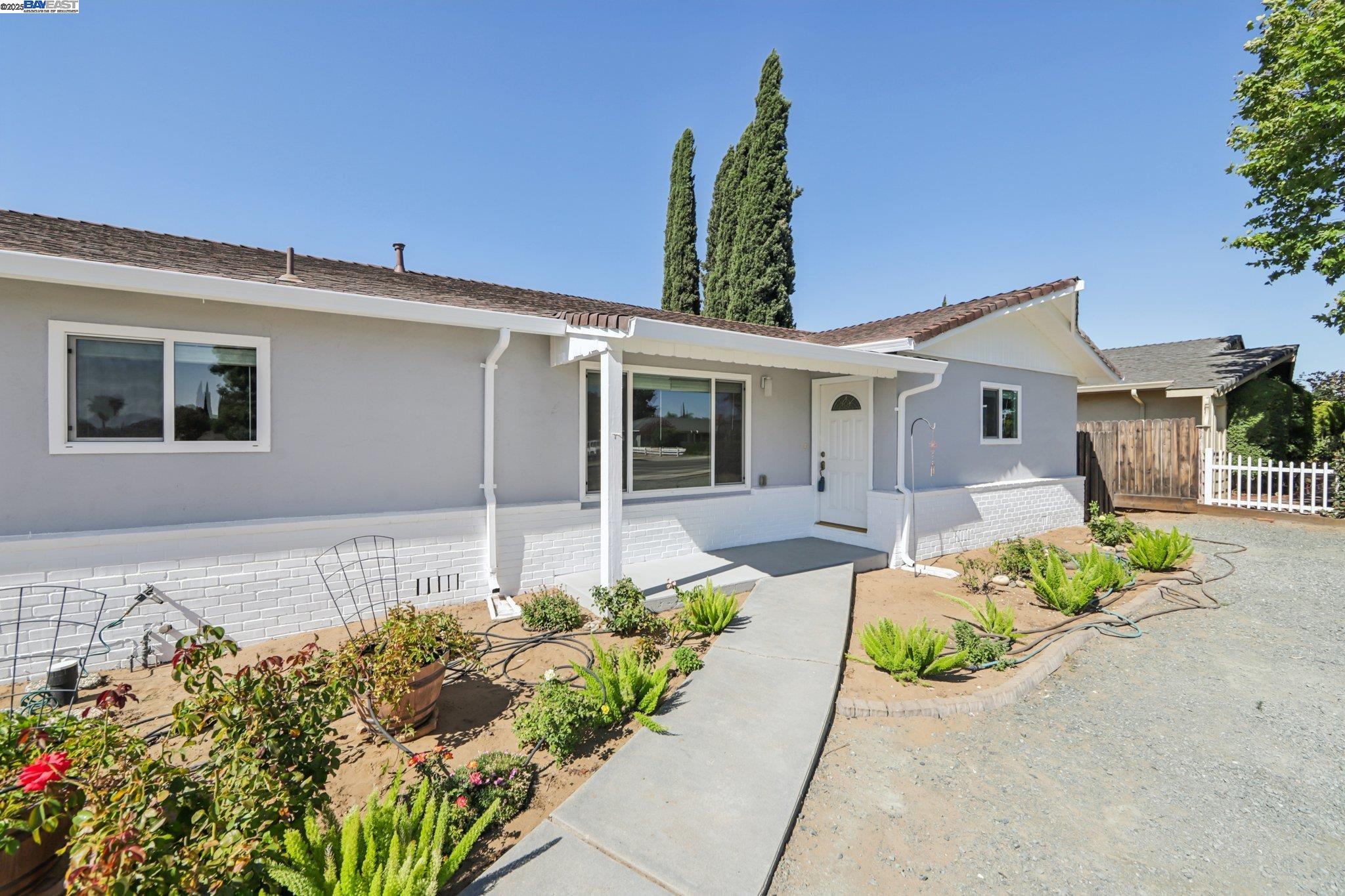 Detail Gallery Image 5 of 13 For 1160 W Cypress Rd, Oakley,  CA 94561 - 3 Beds | 2 Baths