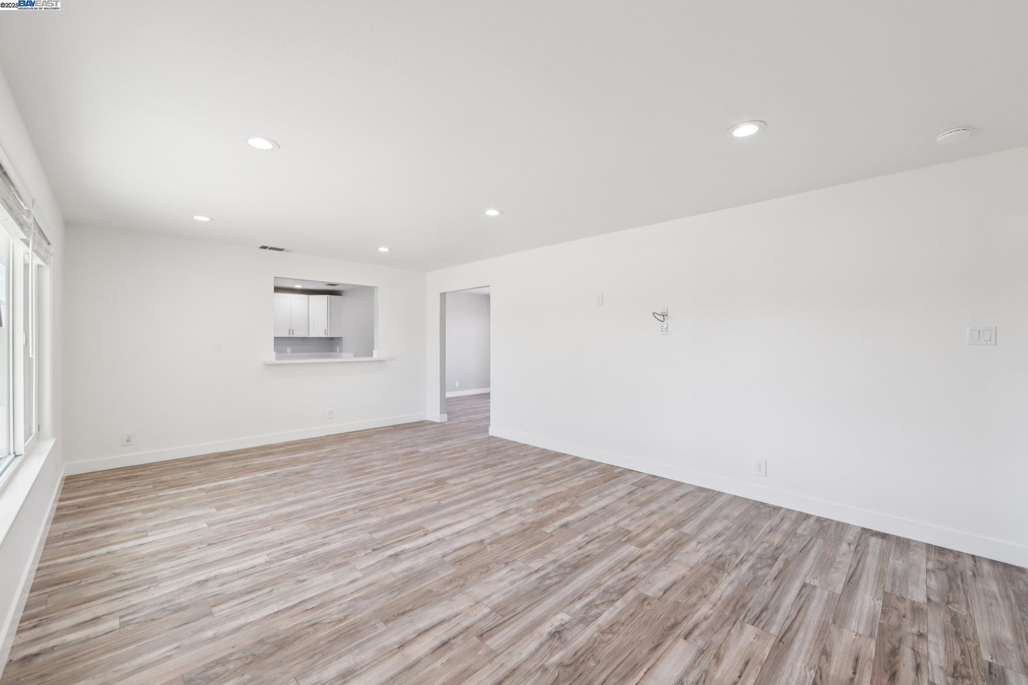 Detail Gallery Image 6 of 13 For 1160 W Cypress Rd, Oakley,  CA 94561 - 3 Beds | 2 Baths
