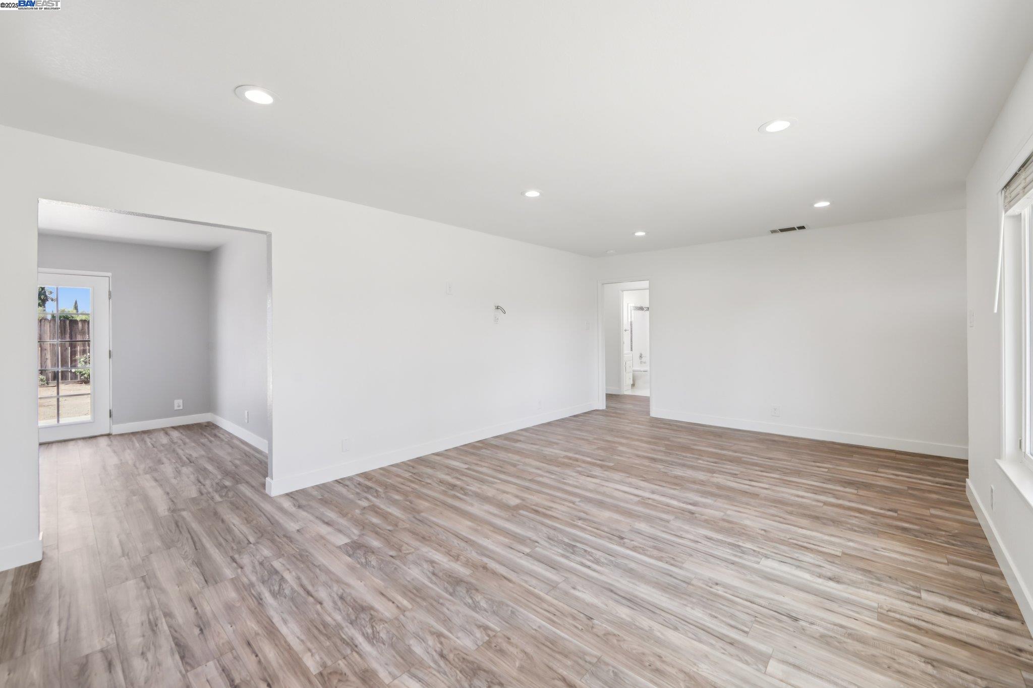 Detail Gallery Image 8 of 13 For 1160 W Cypress Rd, Oakley,  CA 94561 - 3 Beds | 2 Baths