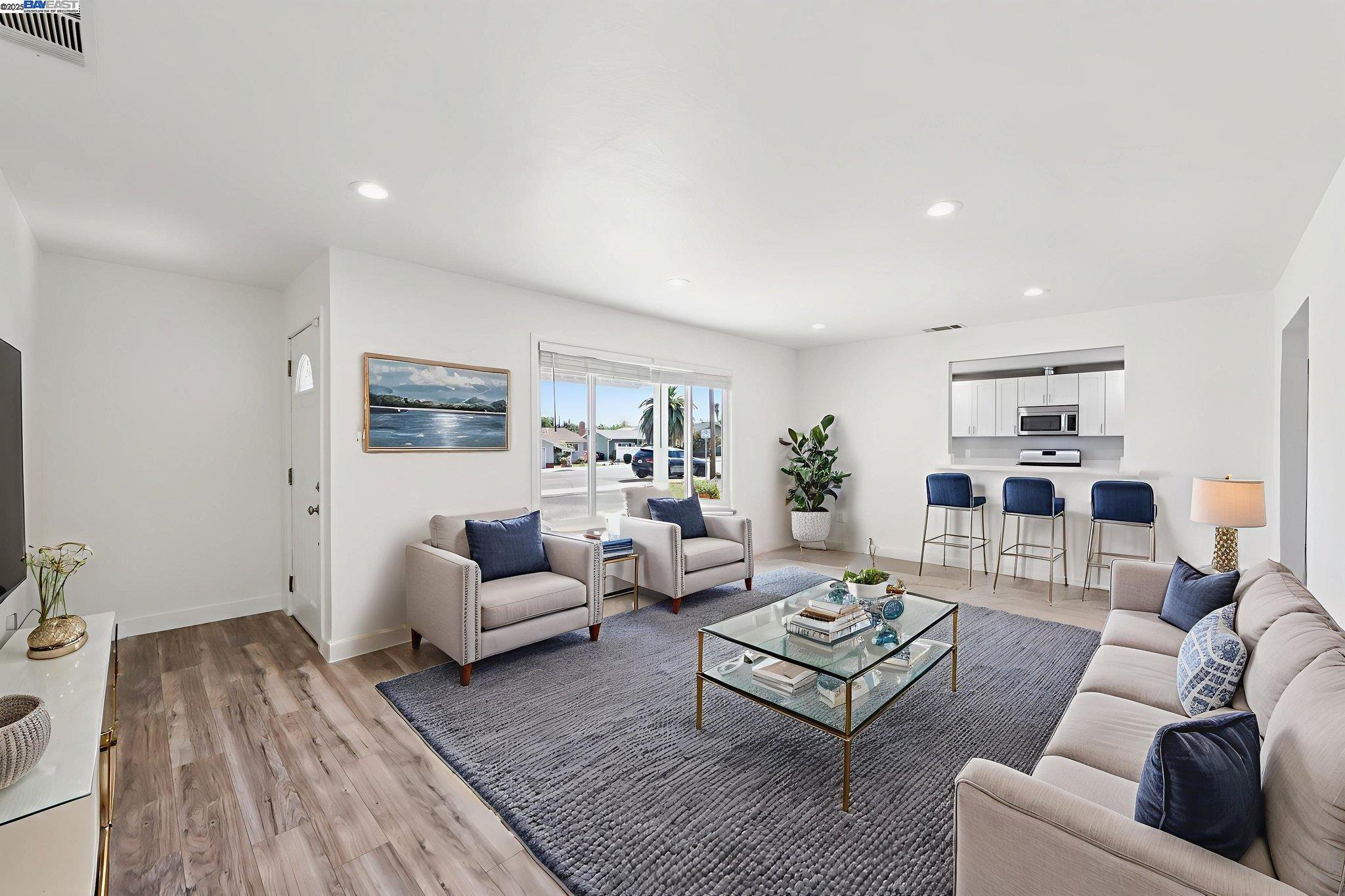 Detail Gallery Image 9 of 13 For 1160 W Cypress Rd, Oakley,  CA 94561 - 3 Beds | 2 Baths