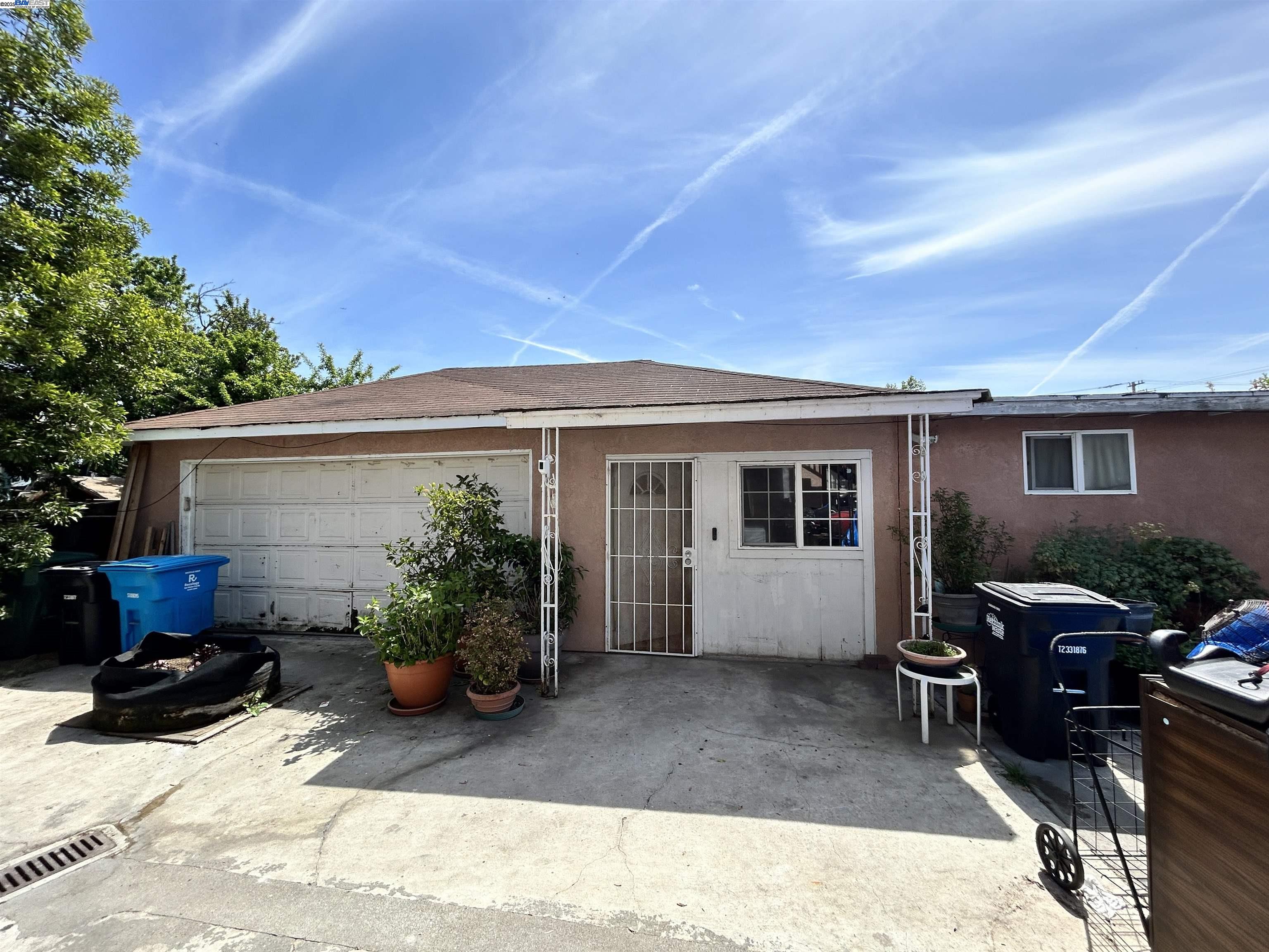 Detail Gallery Image 5 of 5 For 708 4th Ave, Redwood City,  CA 94063 - 10 Beds | 4 Baths