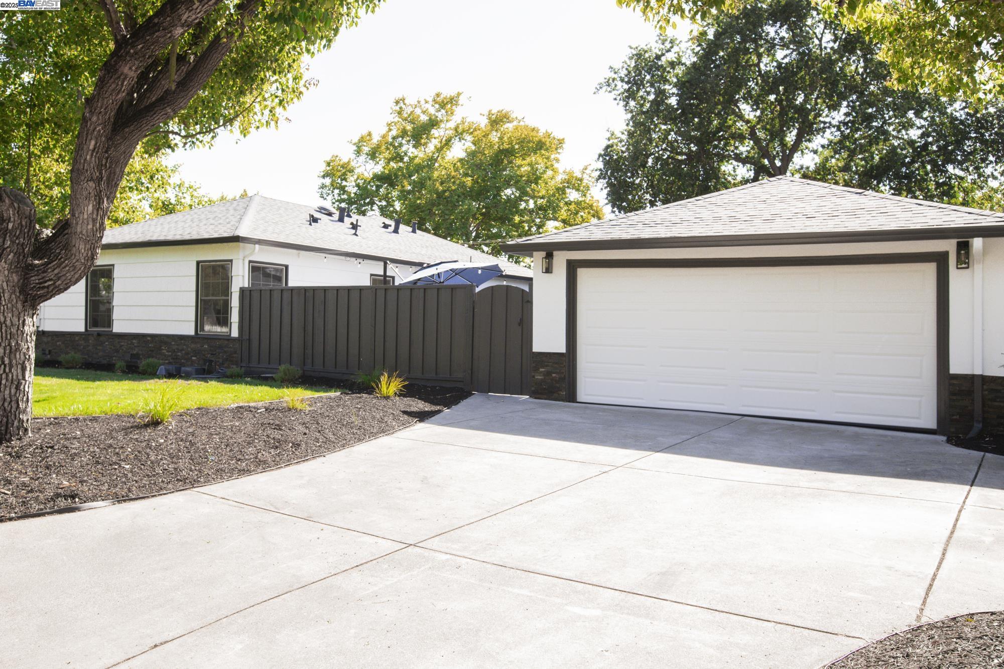 Detail Gallery Image 3 of 37 For 3208 Mcnutt, Walnut Creek,  CA 94597 - 3 Beds | 2 Baths
