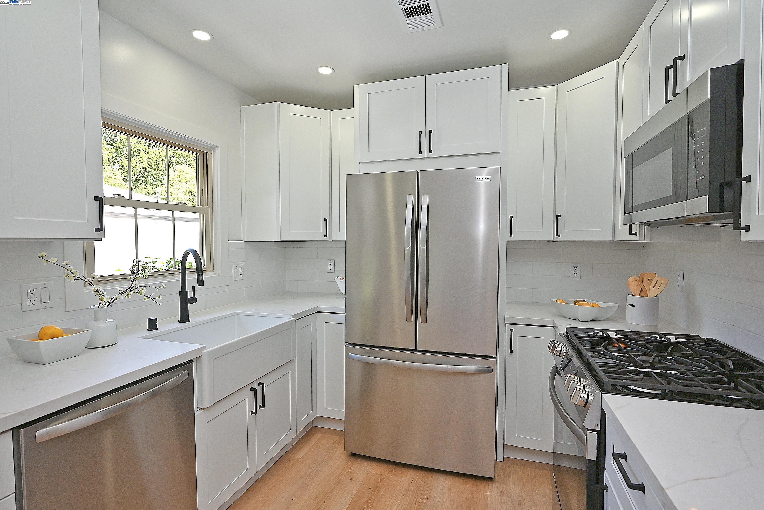Detail Gallery Image 8 of 37 For 3208 Mcnutt, Walnut Creek,  CA 94597 - 3 Beds | 2 Baths