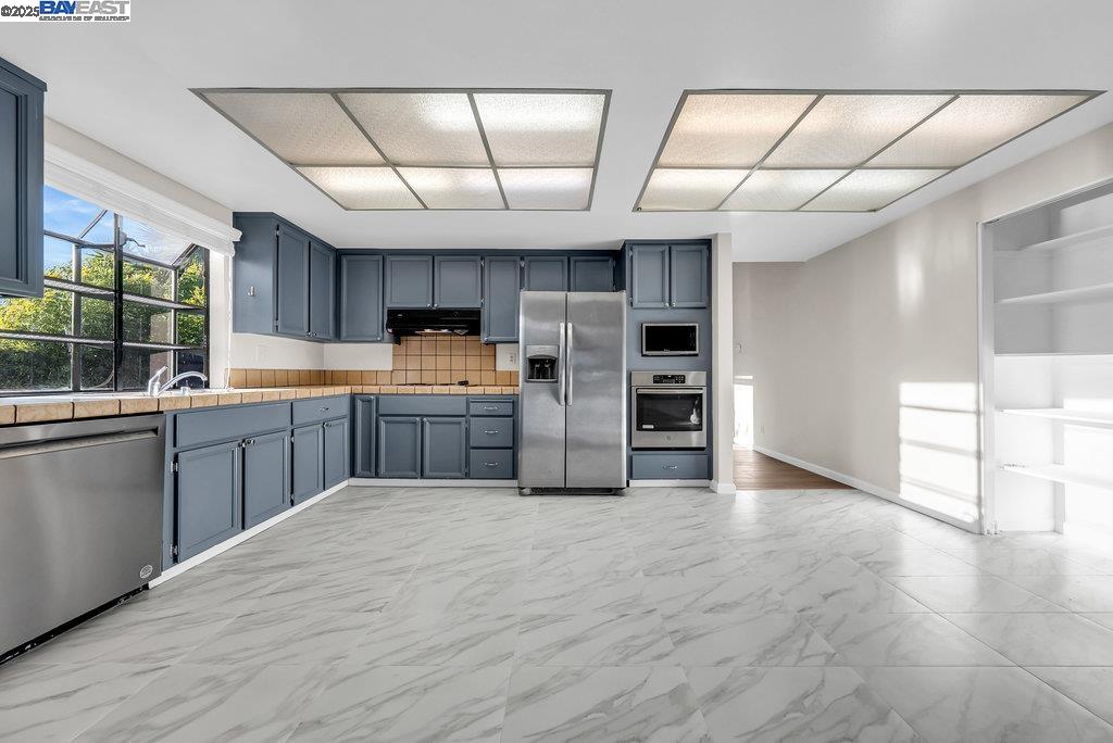 Detail Gallery Image 11 of 51 For 710 Gateshead Ct, Foster City,  CA 94404 - 3 Beds | 2 Baths