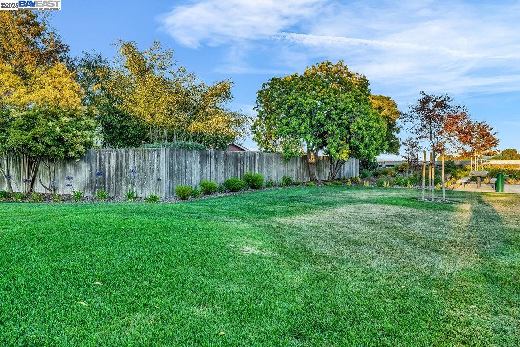 Detail Gallery Image 44 of 51 For 710 Gateshead Ct, Foster City,  CA 94404 - 3 Beds | 2 Baths