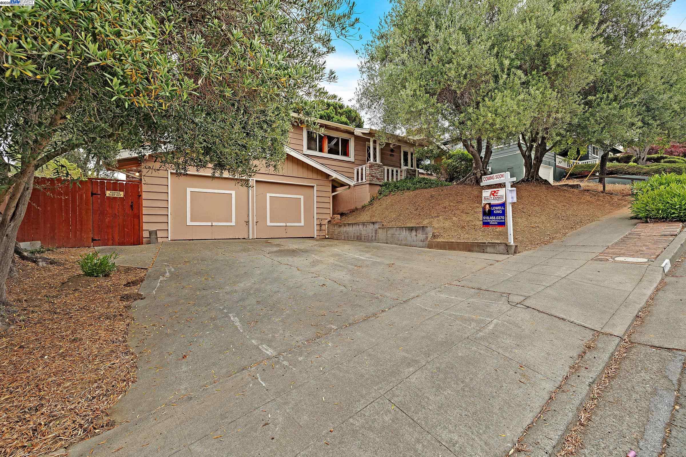 Detail Gallery Image 1 of 1 For 2478 Oakes Dr, Hayward,  CA 94542 - 3 Beds | 2 Baths