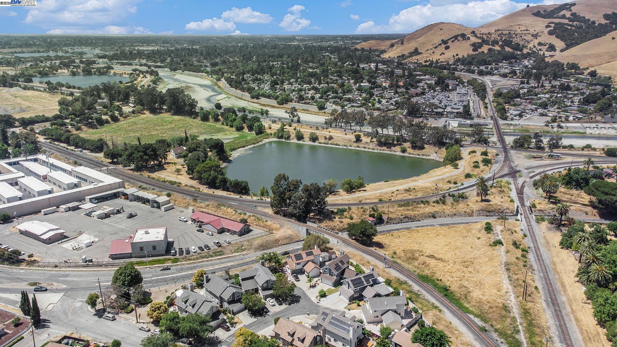 Detail Gallery Image 30 of 33 For 111 Overacker Ter, Fremont,  CA 94536 - 4 Beds | 2/1 Baths