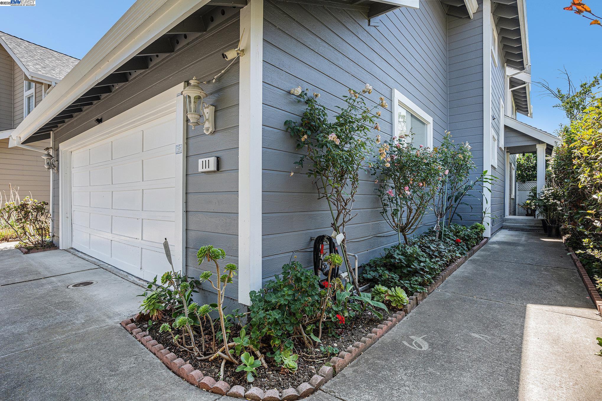 Detail Gallery Image 4 of 33 For 111 Overacker Ter, Fremont,  CA 94536 - 4 Beds | 2/1 Baths