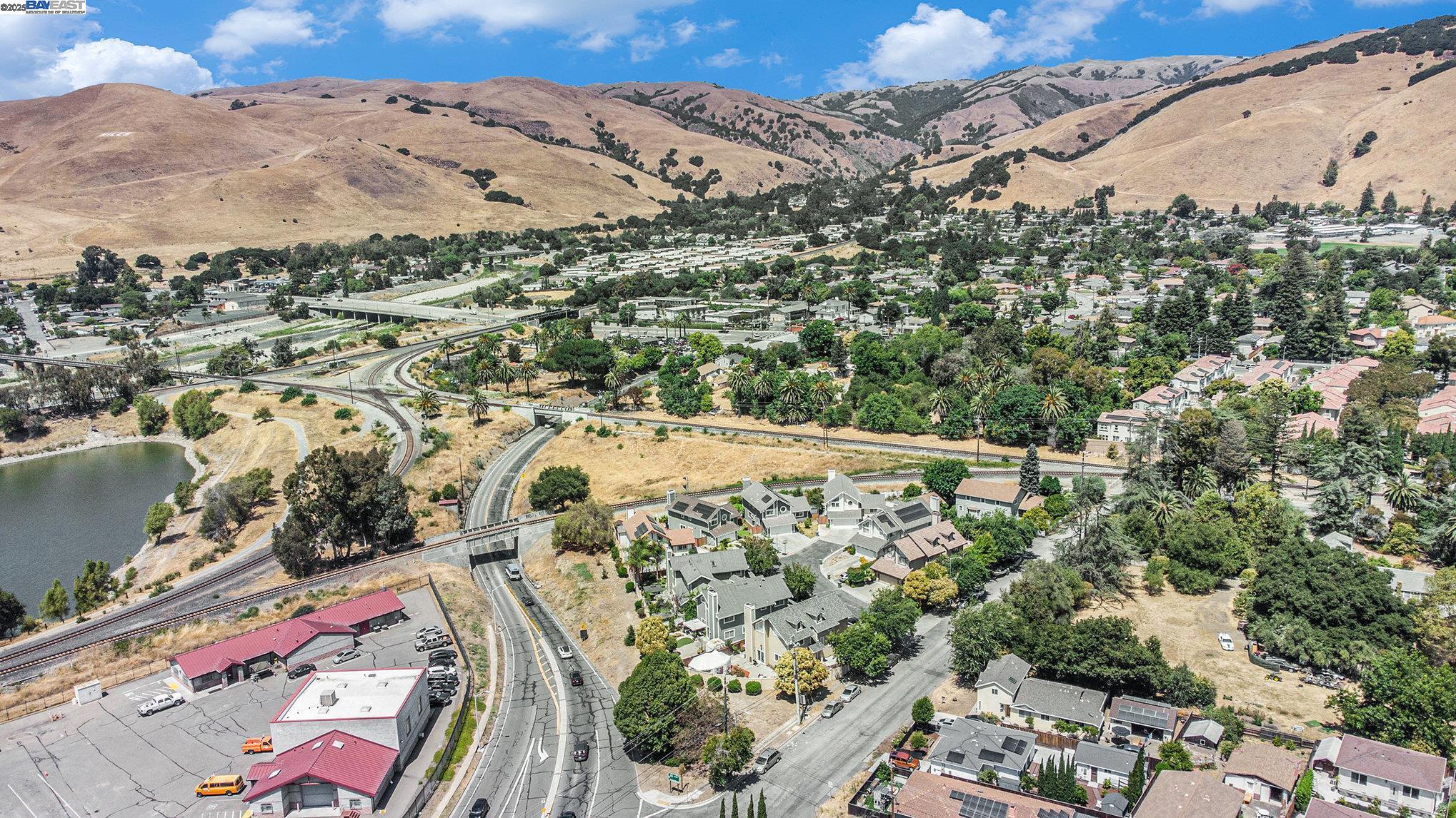 Detail Gallery Image 31 of 33 For 111 Overacker Ter, Fremont,  CA 94536 - 4 Beds | 2/1 Baths