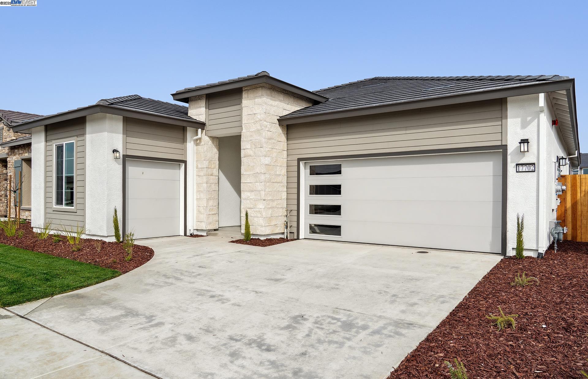 Detail Gallery Image 4 of 42 For 17702 Brightwood Avenue, Lathrop,  CA 95330 - 3 Beds | 2 Baths