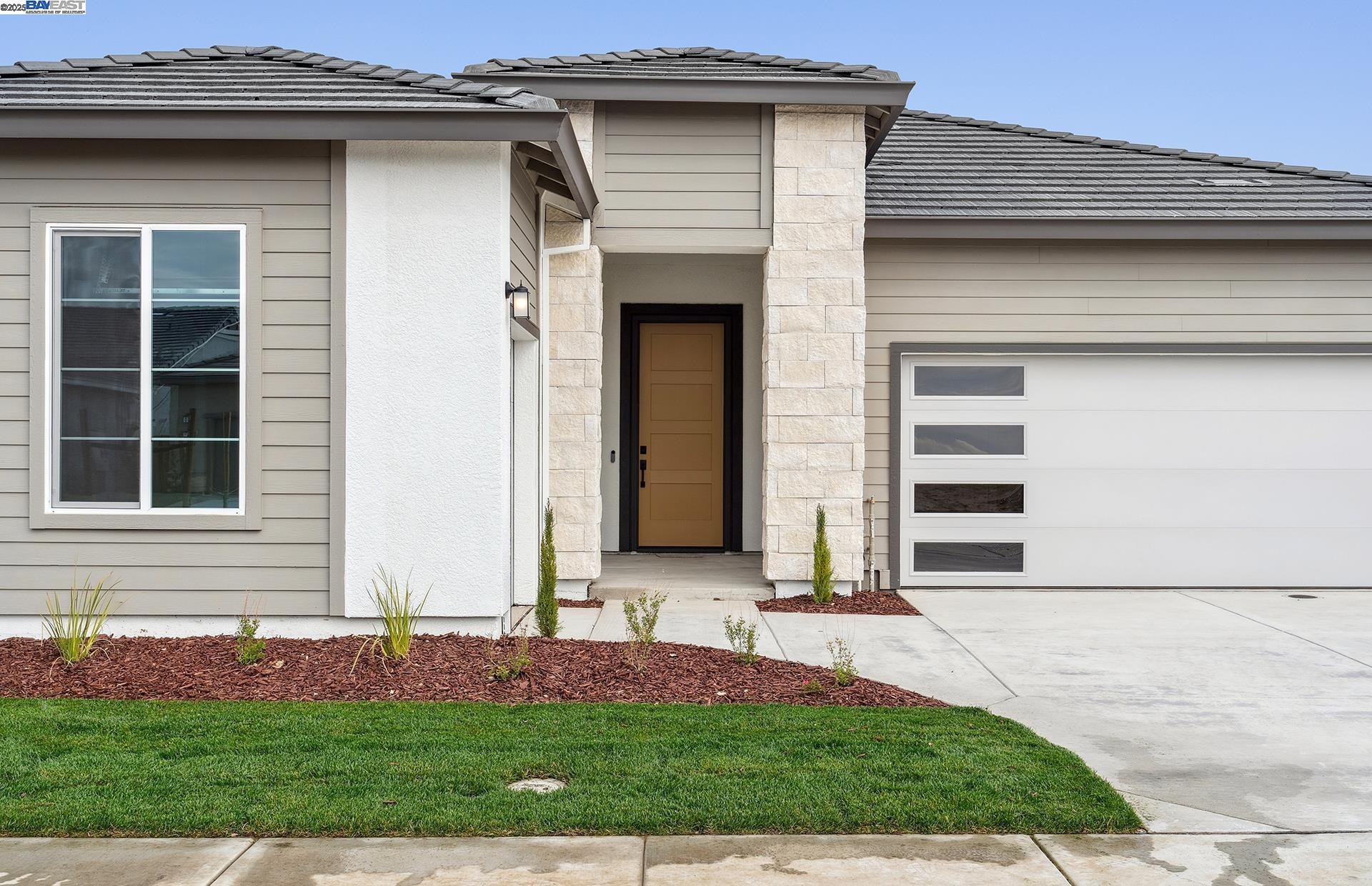 Detail Gallery Image 5 of 42 For 17702 Brightwood Avenue, Lathrop,  CA 95330 - 3 Beds | 2 Baths