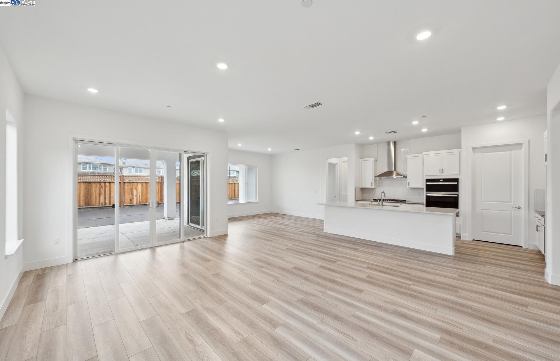Detail Gallery Image 8 of 42 For 17702 Brightwood Avenue, Lathrop,  CA 95330 - 3 Beds | 2 Baths