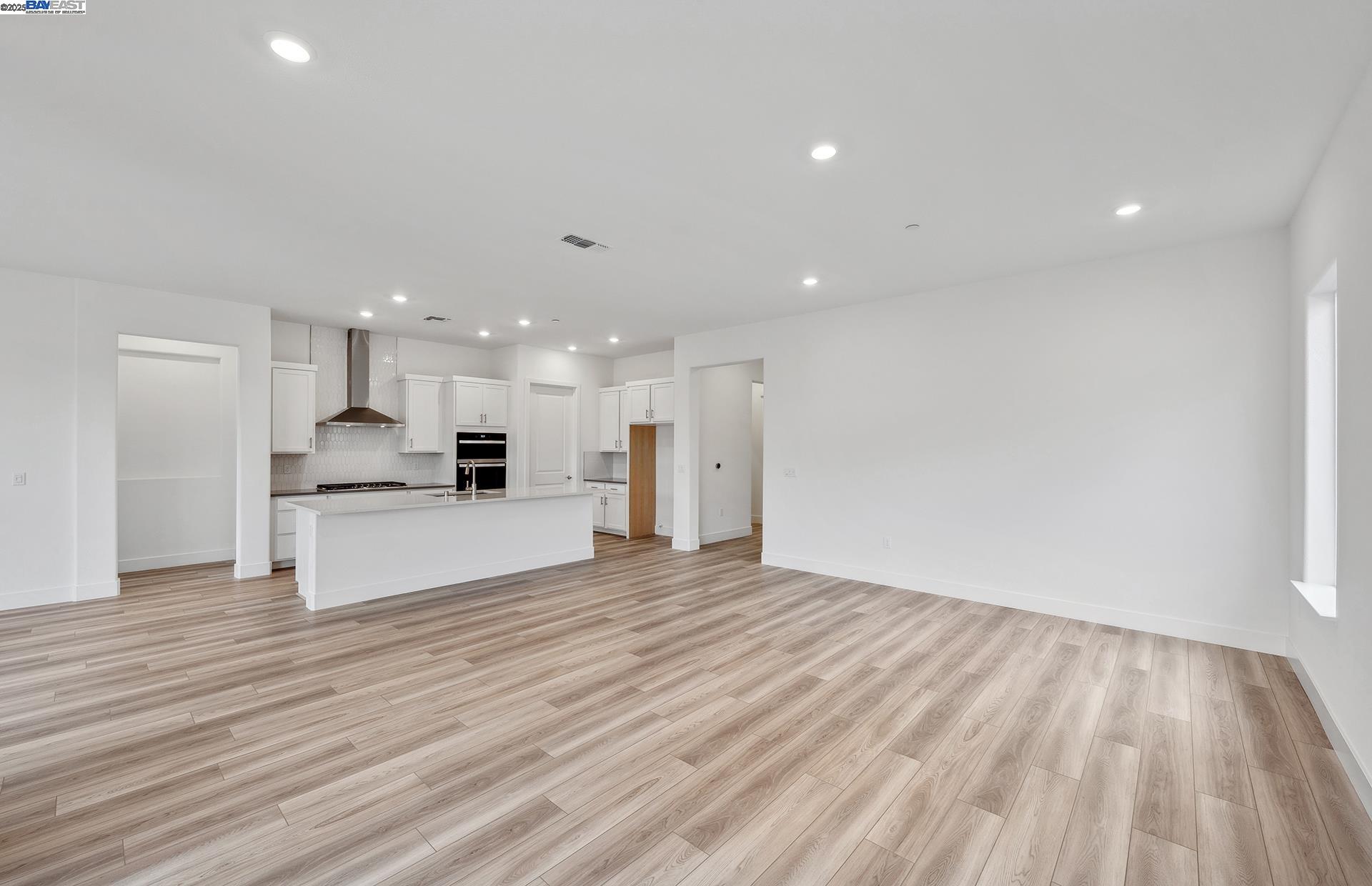 Detail Gallery Image 9 of 42 For 17702 Brightwood Avenue, Lathrop,  CA 95330 - 3 Beds | 2 Baths