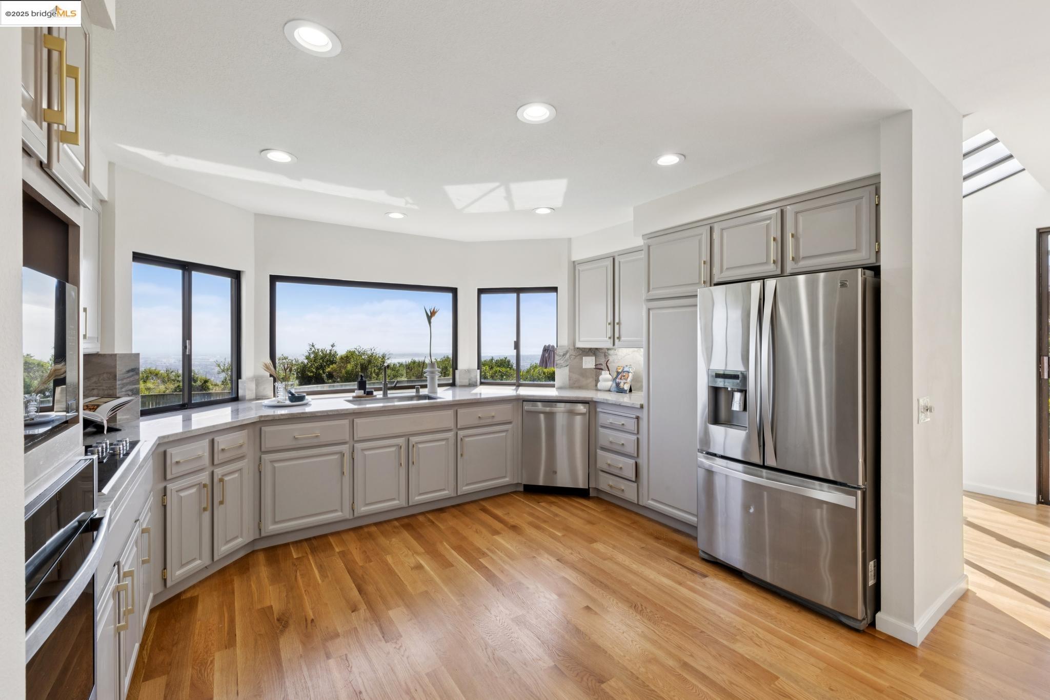 6019 Ridgemont Dr, Oakland, California 94619, 3 Bedrooms Bedrooms, 8 Rooms Rooms,2 BathroomsBathrooms,Residential,For Sale,6019 Ridgemont Dr,41106820