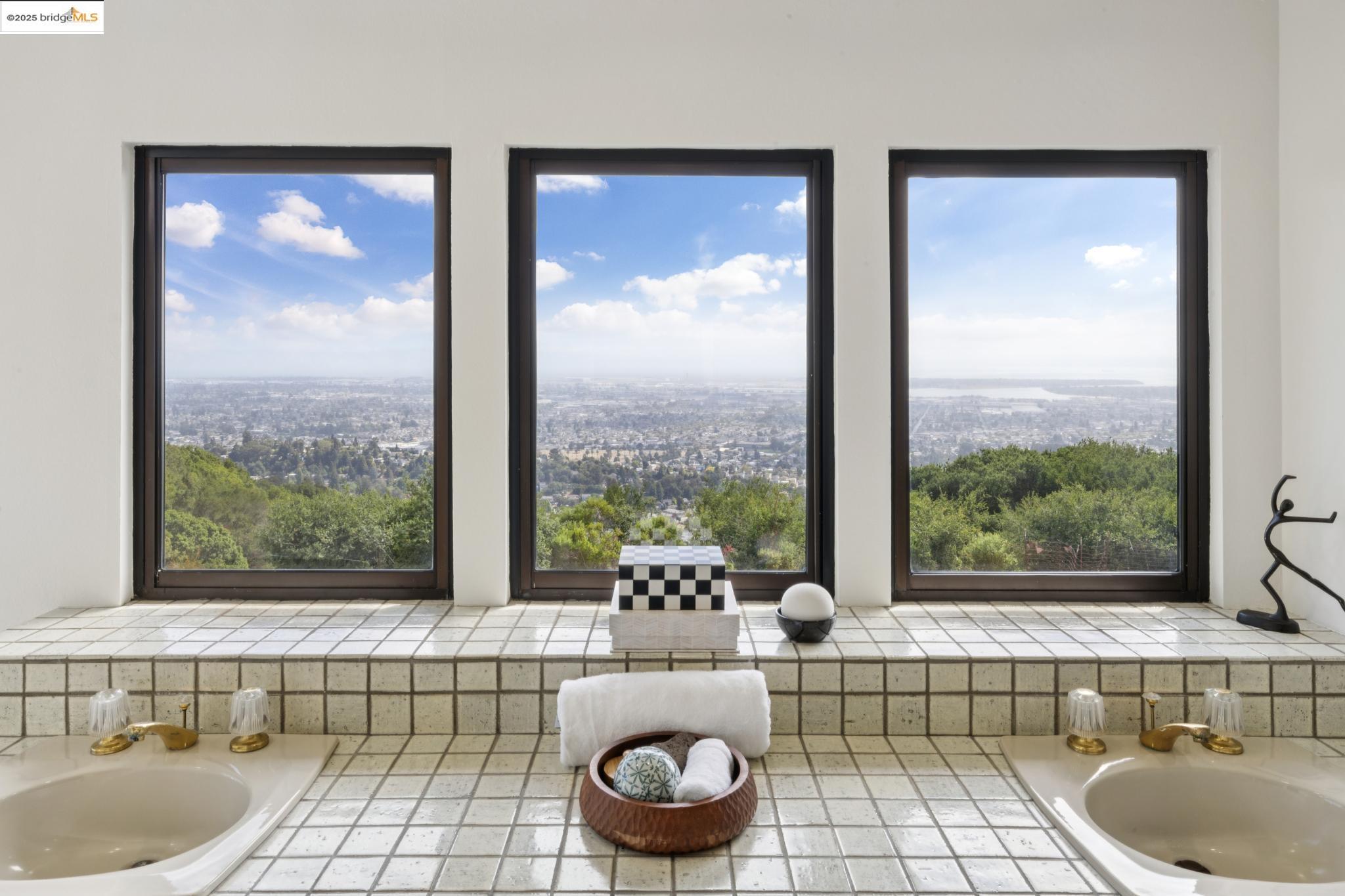 6019 Ridgemont Dr, Oakland, California 94619, 3 Bedrooms Bedrooms, 8 Rooms Rooms,2 BathroomsBathrooms,Residential,For Sale,6019 Ridgemont Dr,41106820