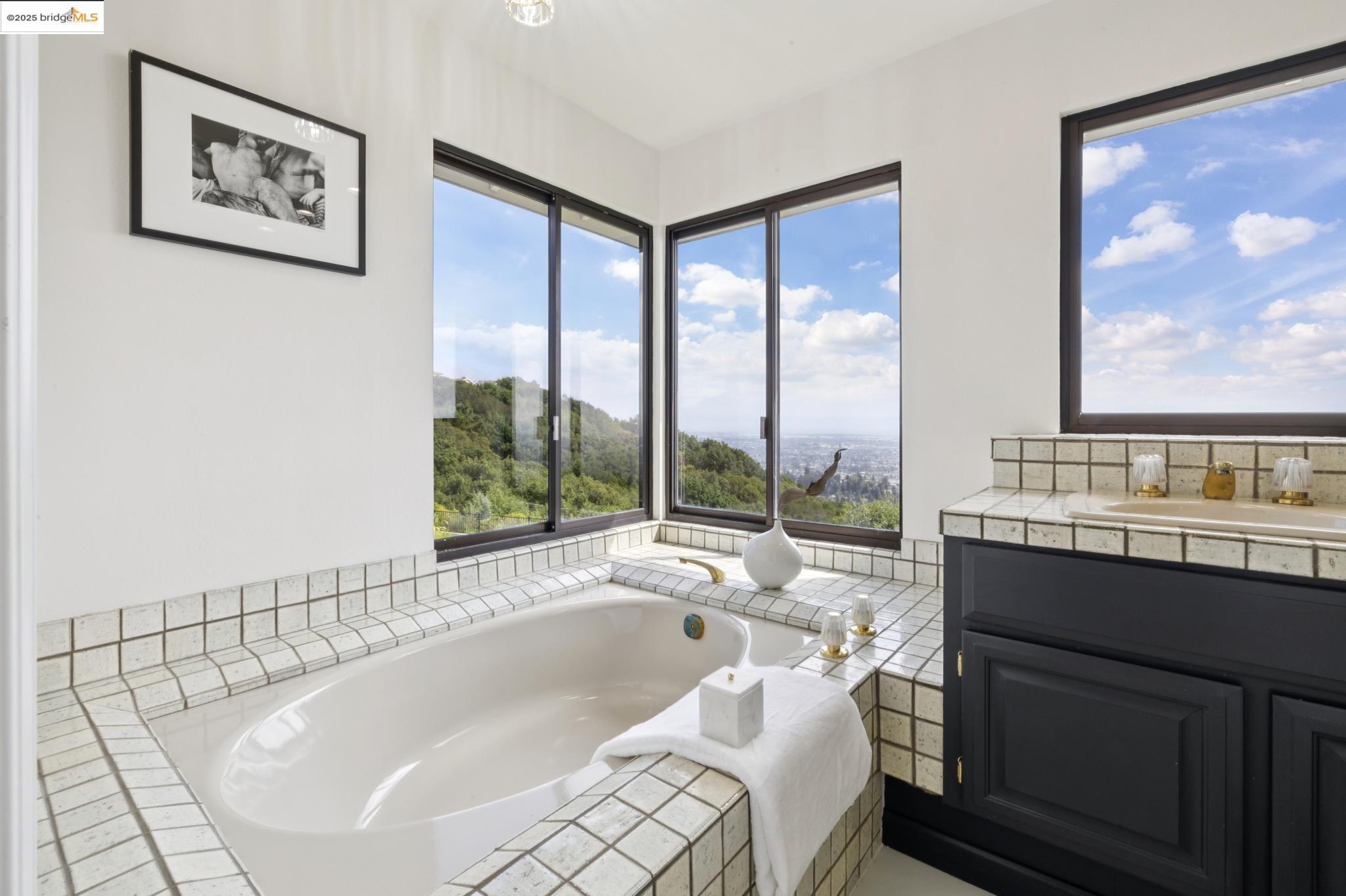6019 Ridgemont Dr, Oakland, California 94619, 3 Bedrooms Bedrooms, 8 Rooms Rooms,2 BathroomsBathrooms,Residential,For Sale,6019 Ridgemont Dr,41106820