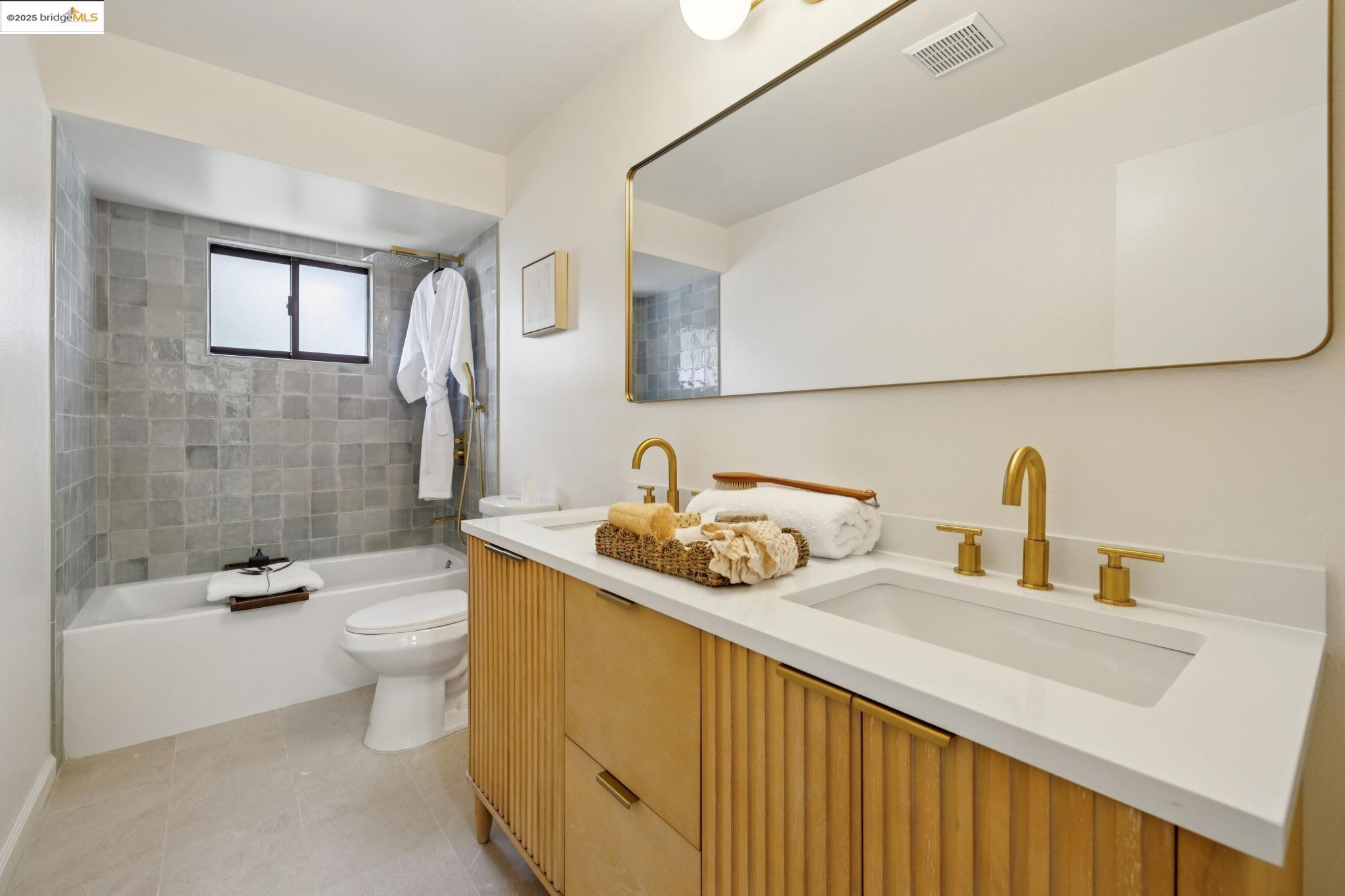 6019 Ridgemont Dr, Oakland, California 94619, 3 Bedrooms Bedrooms, 8 Rooms Rooms,2 BathroomsBathrooms,Residential,For Sale,6019 Ridgemont Dr,41106820