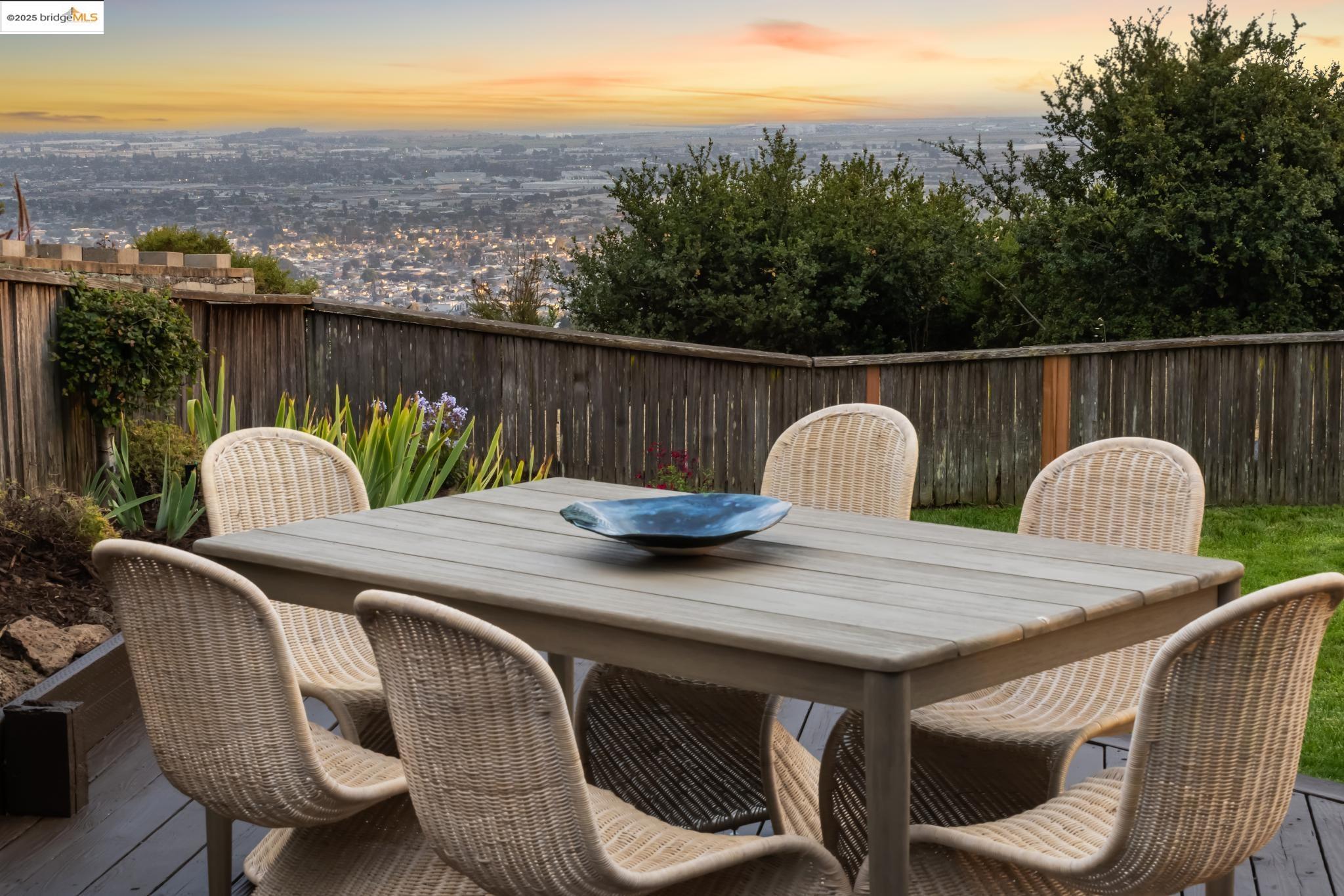 6019 Ridgemont Dr, Oakland, California 94619, 3 Bedrooms Bedrooms, 8 Rooms Rooms,2 BathroomsBathrooms,Residential,For Sale,6019 Ridgemont Dr,41106820