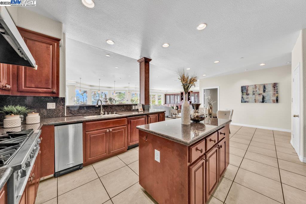 48912 Crown Ridge Cmn, Fremont, California 94539, 6 Bedrooms Bedrooms, 14 Rooms Rooms,5 BathroomsBathrooms,Residential,For Sale,48912 Crown Ridge Cmn,41106821