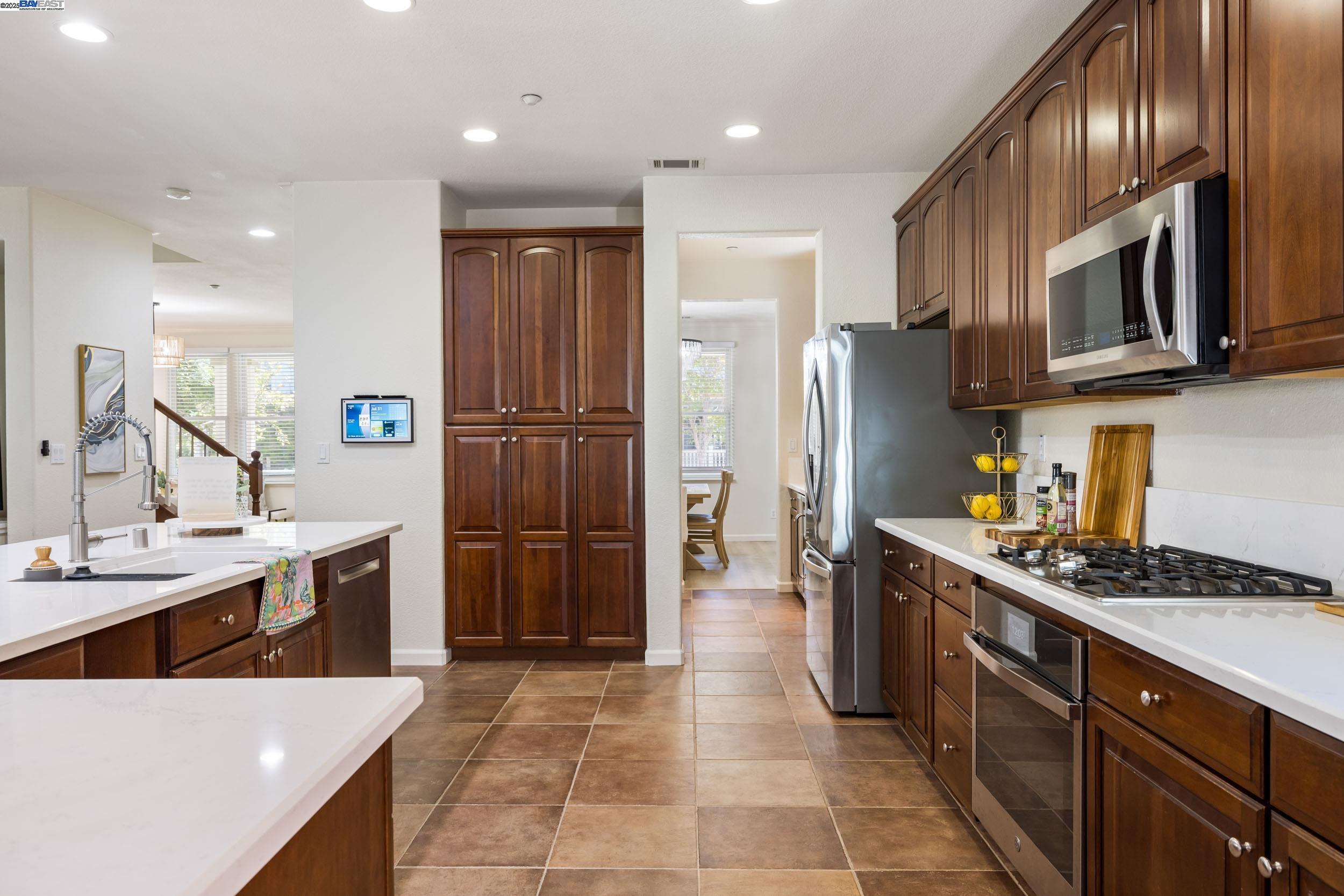 2105 Drake Ln, Hercules, California 94547, 4 Bedrooms Bedrooms, 10 Rooms Rooms,3 BathroomsBathrooms,Residential,For Sale,2105 Drake Ln,41106823