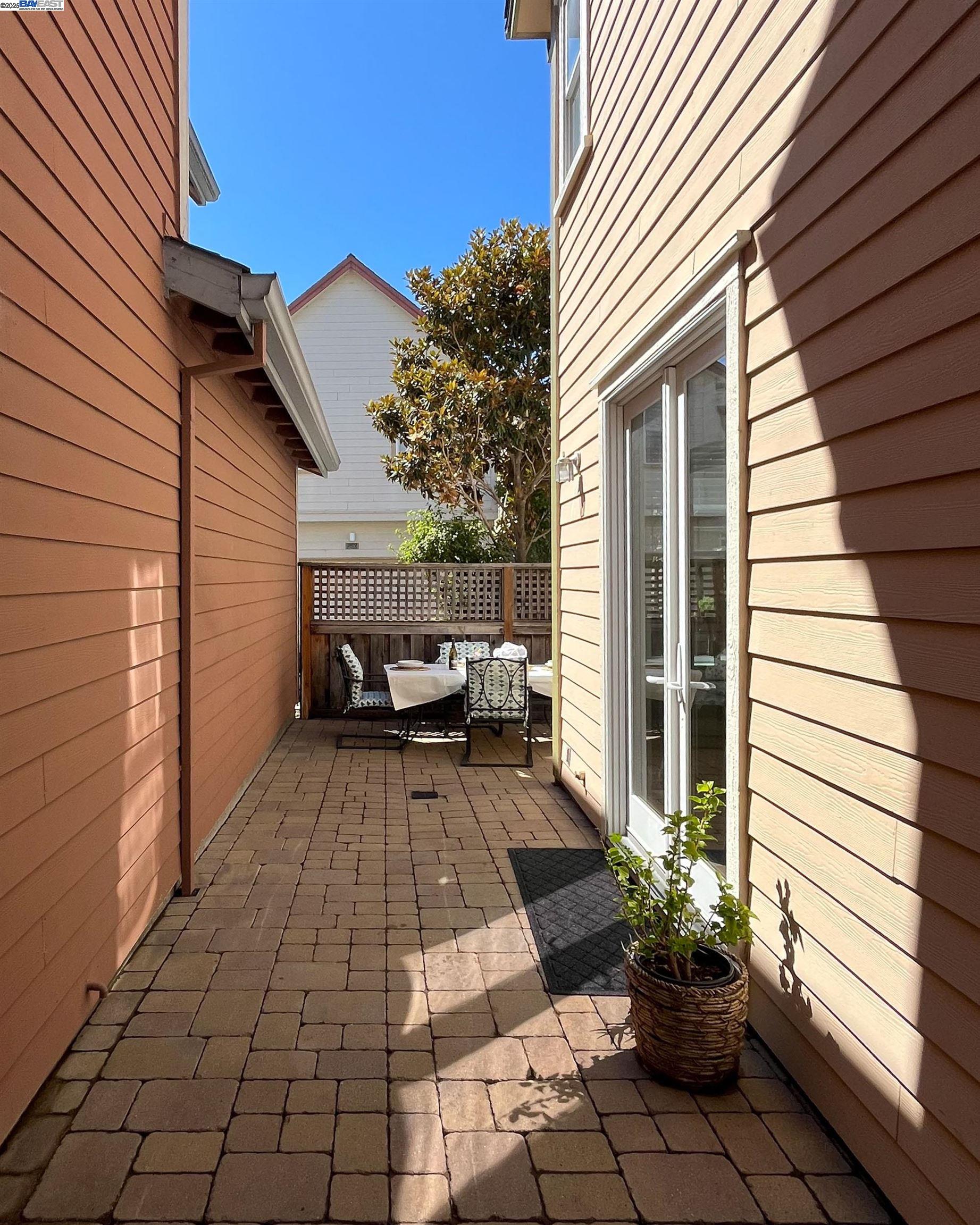 2105 Drake Ln, Hercules, California 94547, 4 Bedrooms Bedrooms, 10 Rooms Rooms,3 BathroomsBathrooms,Residential,For Sale,2105 Drake Ln,41106823