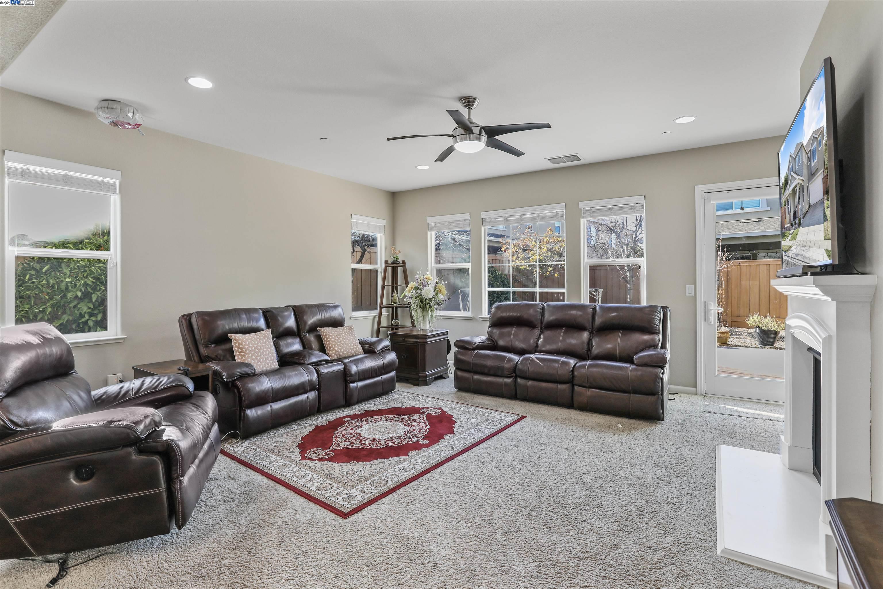 711 N PLUMAS DR, Tracy, California 95391, 4 Bedrooms Bedrooms, 4 Rooms Rooms,3 BathroomsBathrooms,Residential,For Sale,711 N PLUMAS DR,41106829