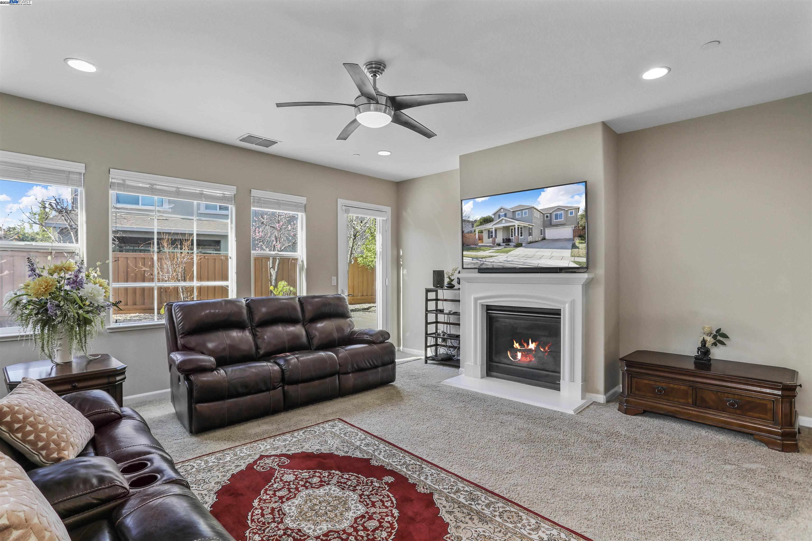 711 N PLUMAS DR, Tracy, California 95391, 4 Bedrooms Bedrooms, 4 Rooms Rooms,3 BathroomsBathrooms,Residential,For Sale,711 N PLUMAS DR,41106829