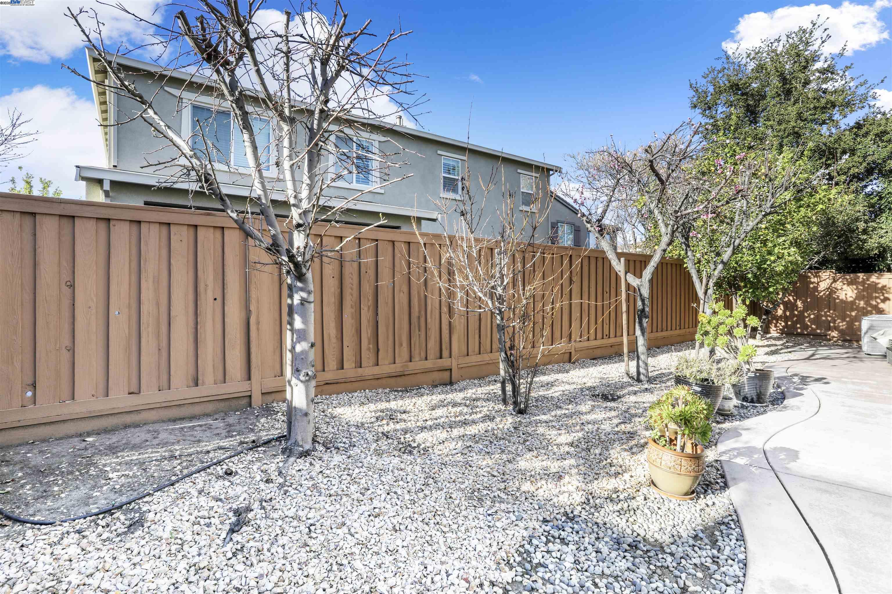 711 N PLUMAS DR, Tracy, California 95391, 4 Bedrooms Bedrooms, 4 Rooms Rooms,3 BathroomsBathrooms,Residential,For Sale,711 N PLUMAS DR,41106829