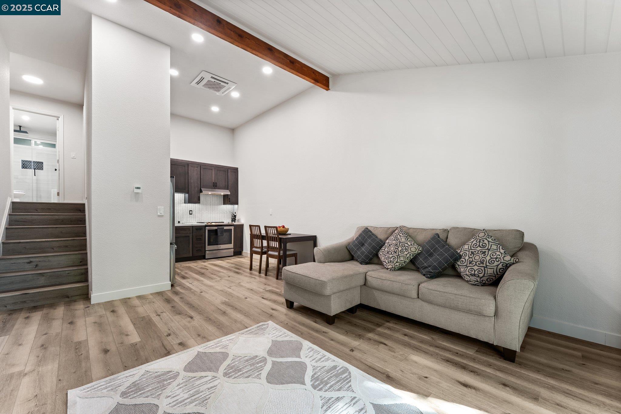 Photo #6: 41106830 Listing 