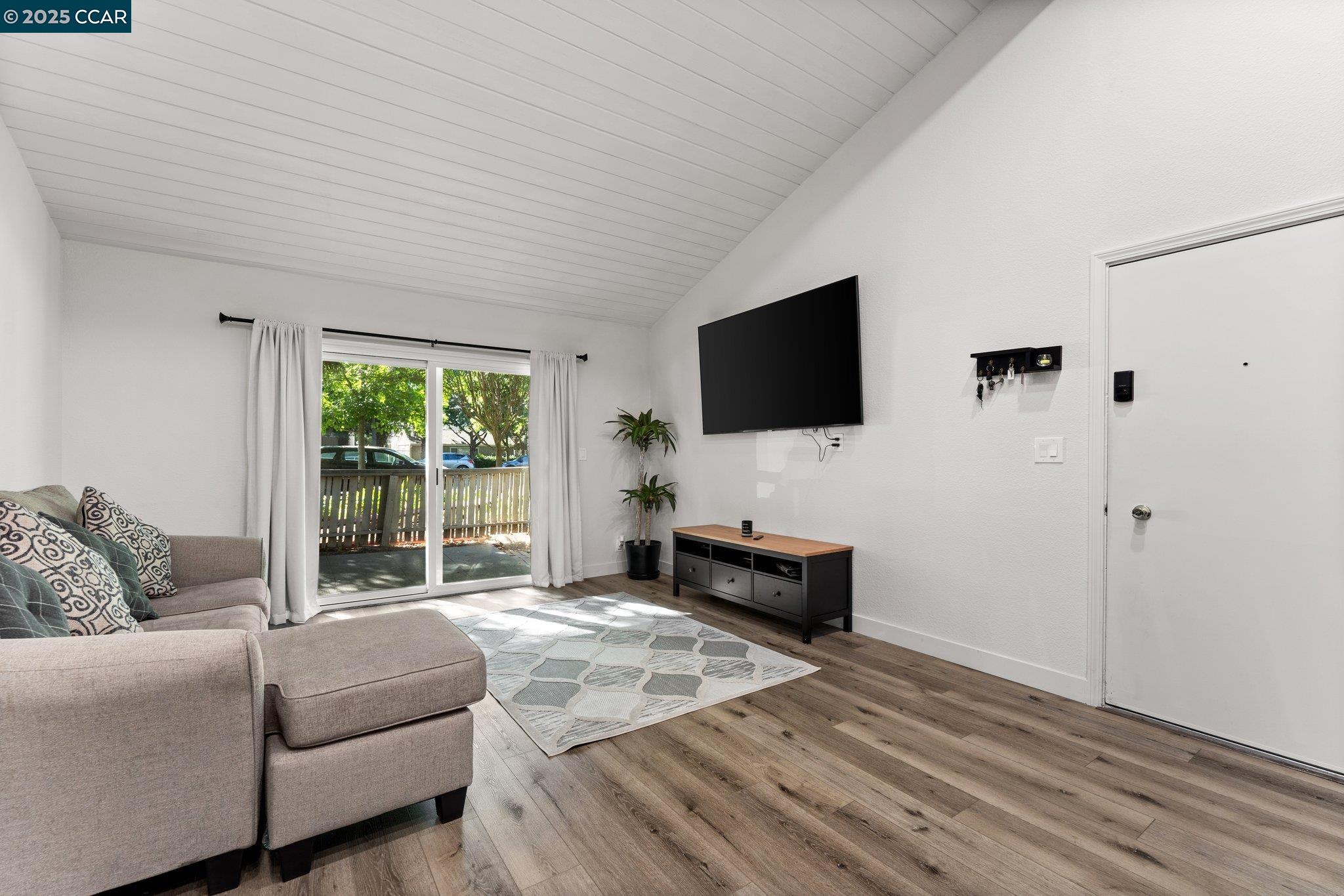 2708 Oak Rd # 9, Walnut Creek, California 94597, 1 Bedroom Bedrooms, 4 Rooms Rooms,1 BathroomBathrooms,Residential,For Sale,2708 Oak Rd # 9,41106830