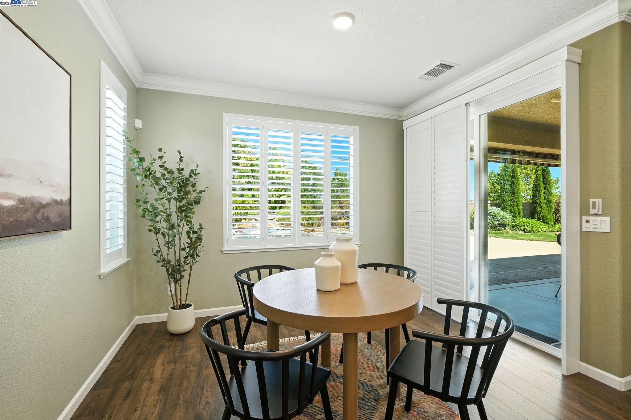 Detail Gallery Image 16 of 49 For 10016 Wagoner Way, Elk Grove,  CA 95757 - 4 Beds | 3 Baths