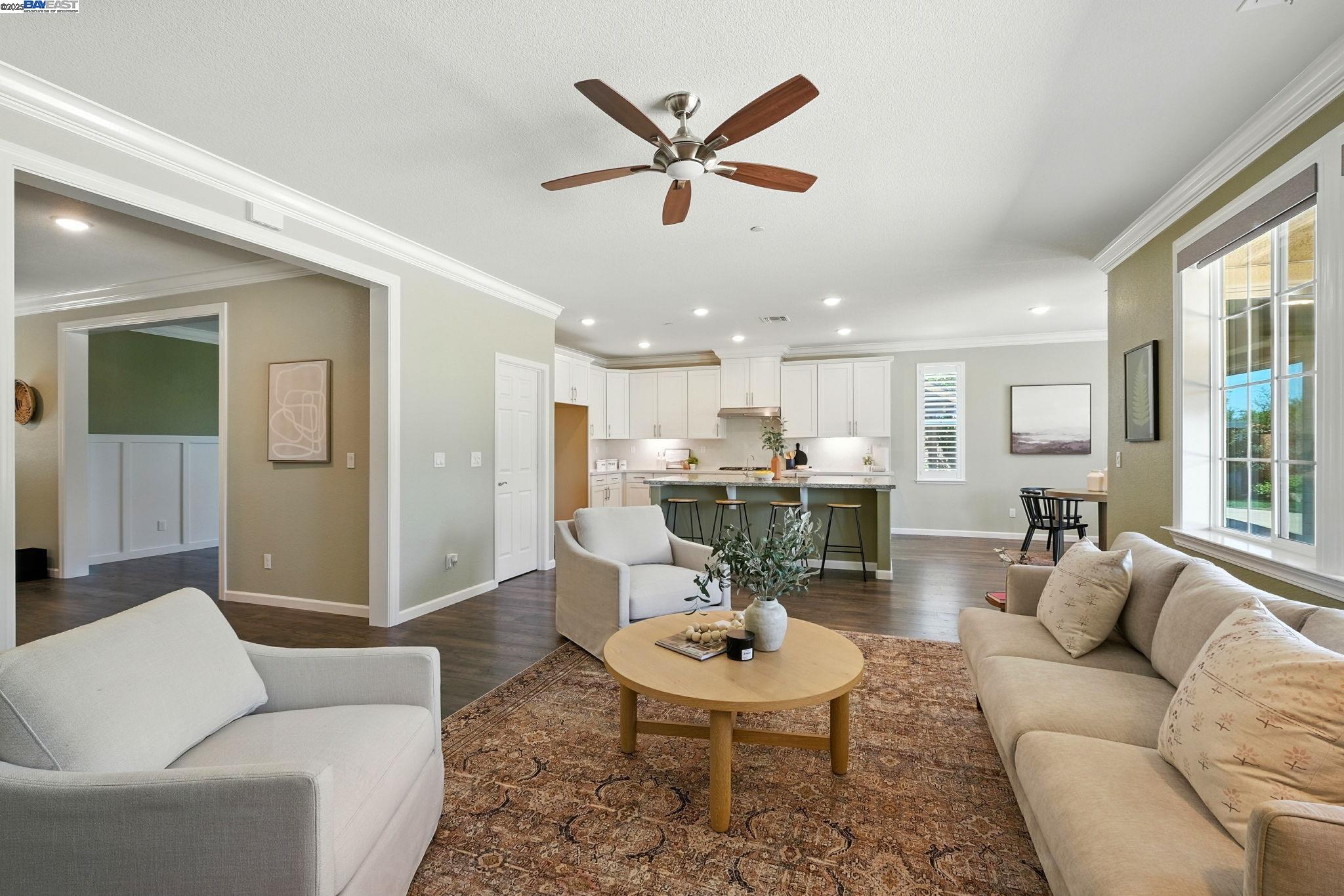 Detail Gallery Image 6 of 49 For 10016 Wagoner Way, Elk Grove,  CA 95757 - 4 Beds | 3 Baths
