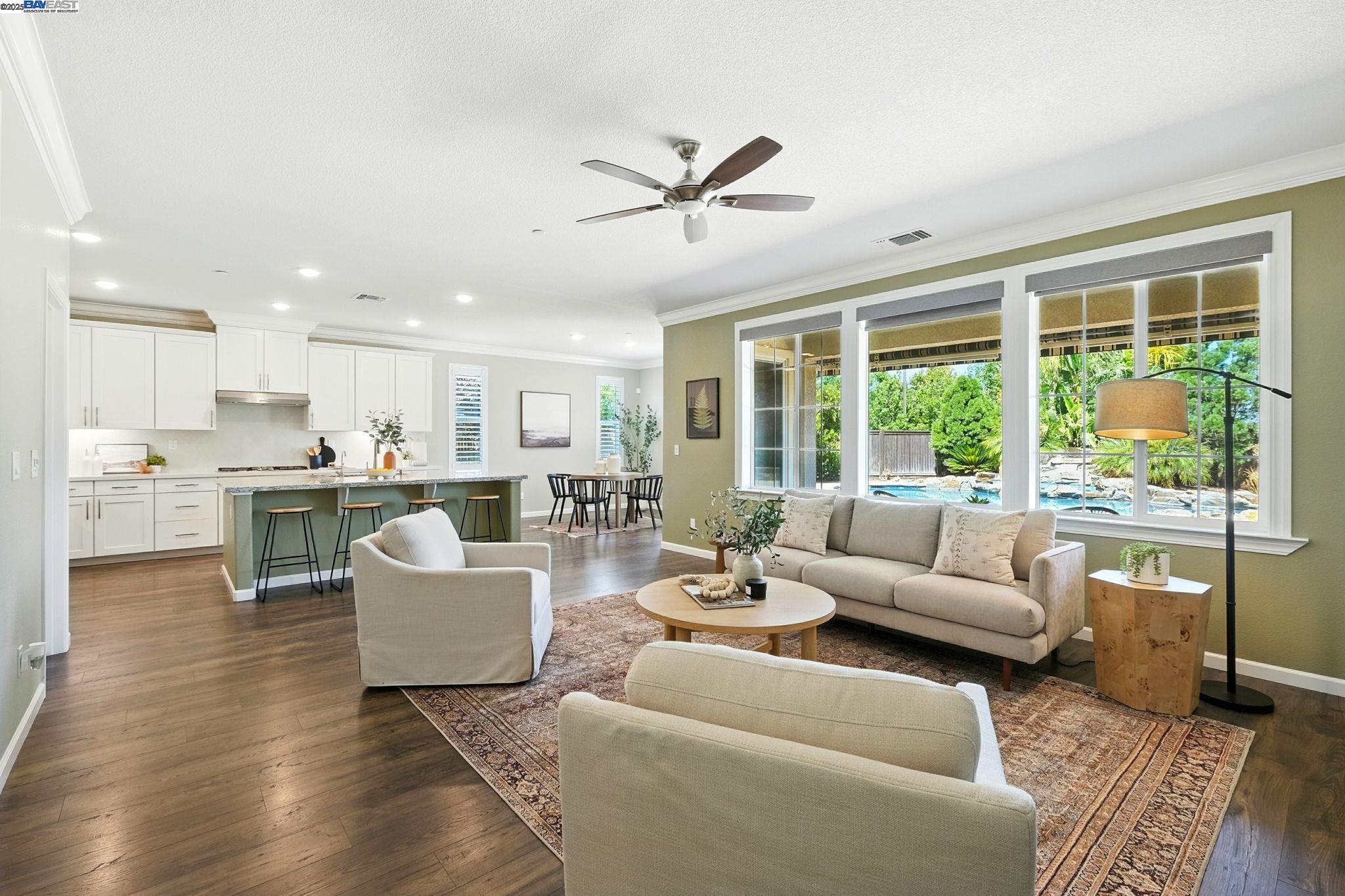 Detail Gallery Image 10 of 49 For 10016 Wagoner Way, Elk Grove,  CA 95757 - 4 Beds | 3 Baths
