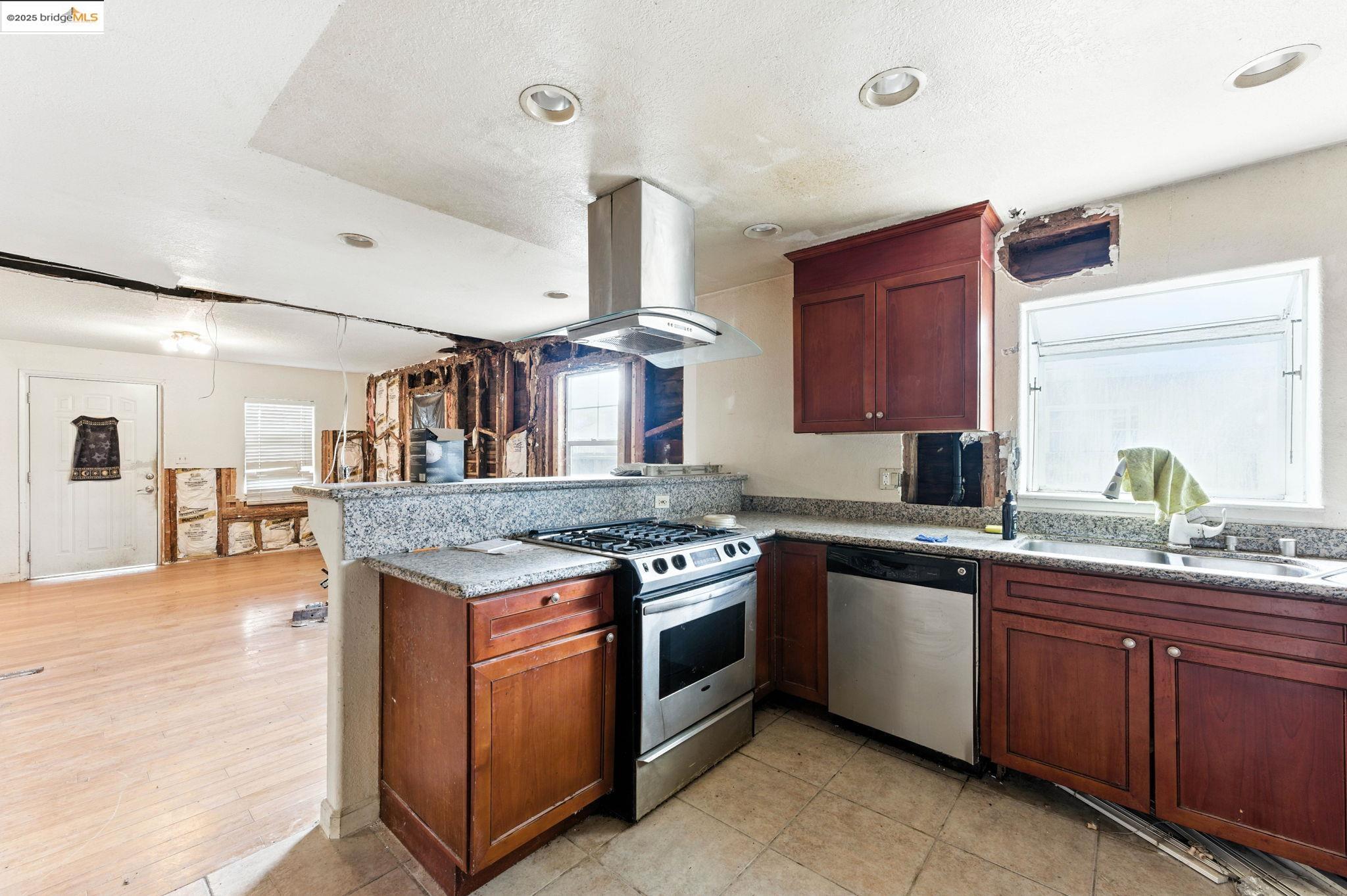 159 Poinsettia Ave, Bay Point, California 94565, 3 Bedrooms Bedrooms, 8 Rooms Rooms,2 BathroomsBathrooms,Residential,For Sale,159 Poinsettia Ave,41106836