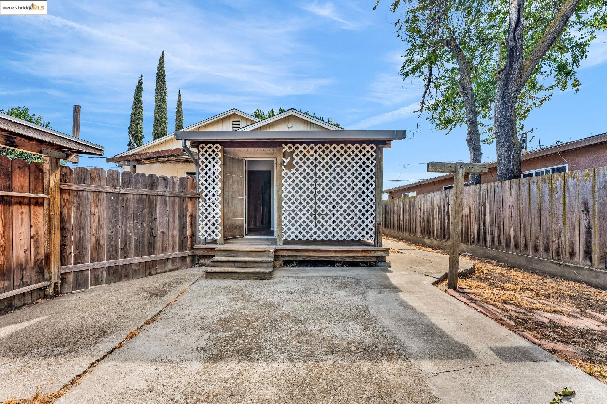 159 Poinsettia Ave, Bay Point, California 94565, 3 Bedrooms Bedrooms, 8 Rooms Rooms,2 BathroomsBathrooms,Residential,For Sale,159 Poinsettia Ave,41106836