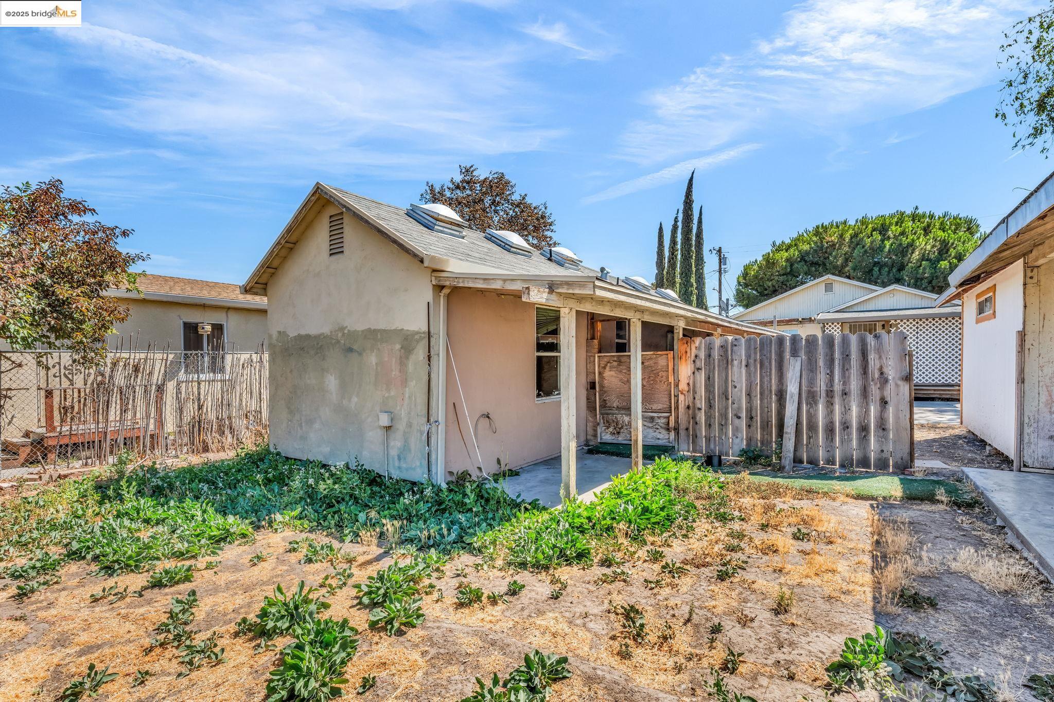 159 Poinsettia Ave, Bay Point, California 94565, 3 Bedrooms Bedrooms, 8 Rooms Rooms,2 BathroomsBathrooms,Residential,For Sale,159 Poinsettia Ave,41106836