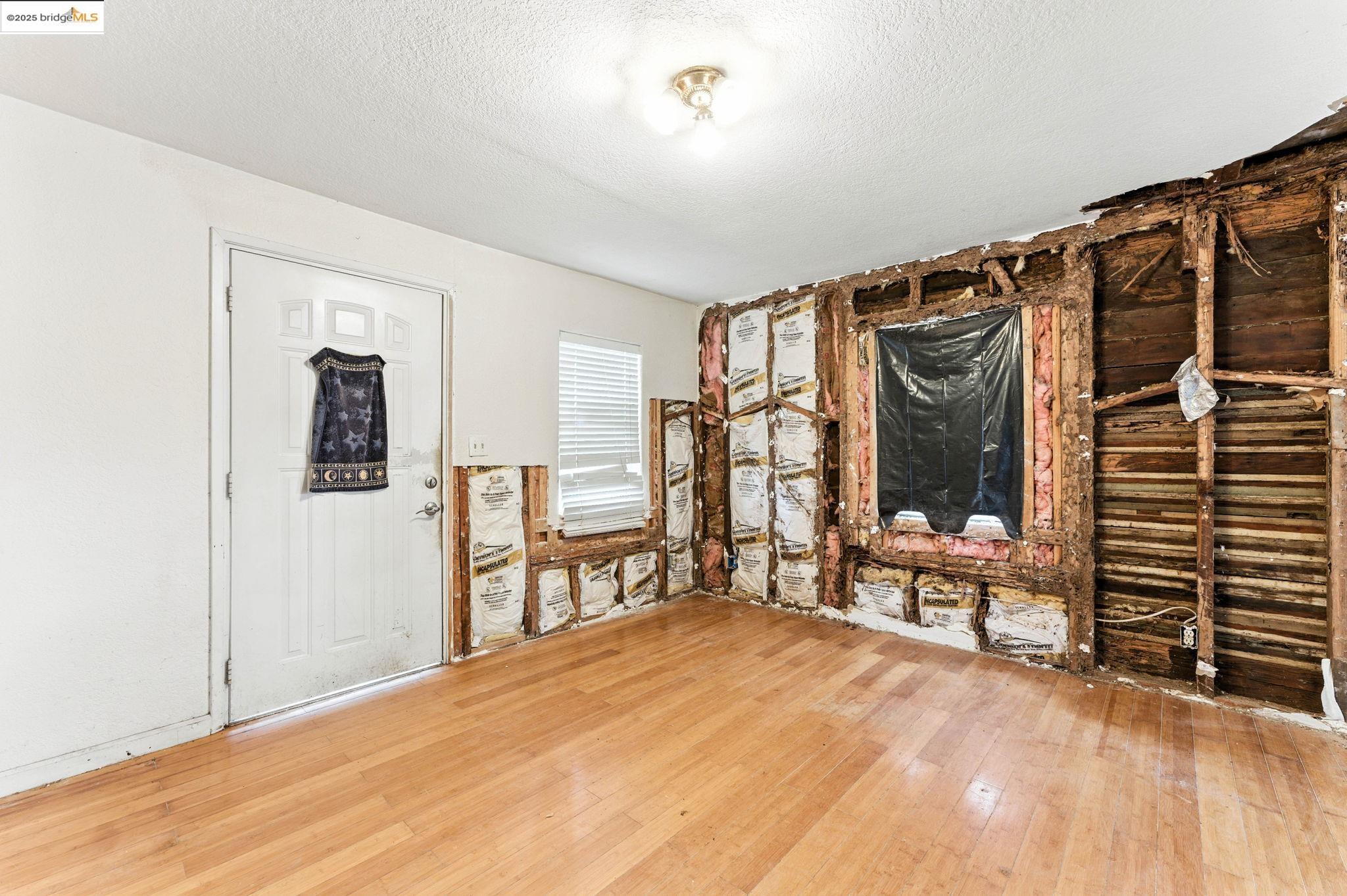 159 Poinsettia Ave, Bay Point, California 94565, 3 Bedrooms Bedrooms, 8 Rooms Rooms,2 BathroomsBathrooms,Residential,For Sale,159 Poinsettia Ave,41106836