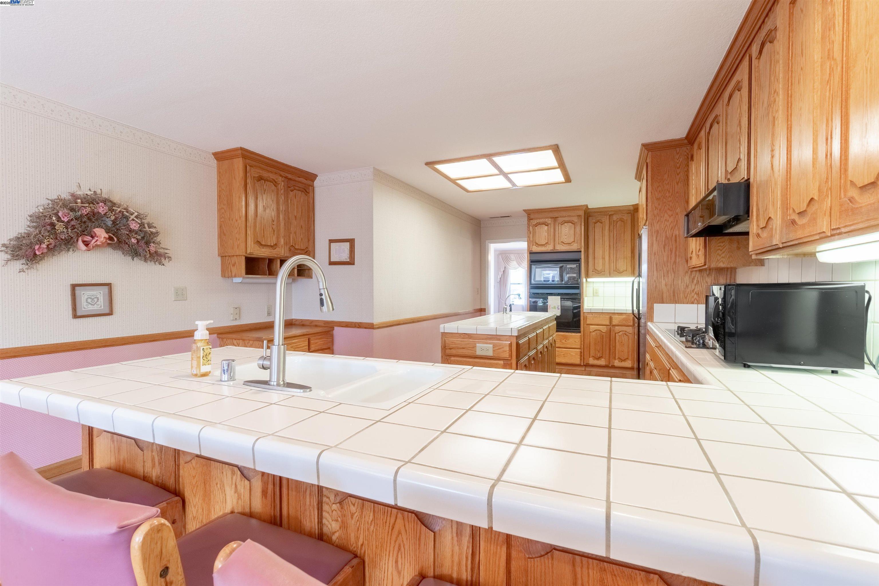 15308 Edgemoor St, San Leandro, California 94579, 3 Bedrooms Bedrooms, 7 Rooms Rooms,2 BathroomsBathrooms,Residential,For Sale,15308 Edgemoor St,41106837