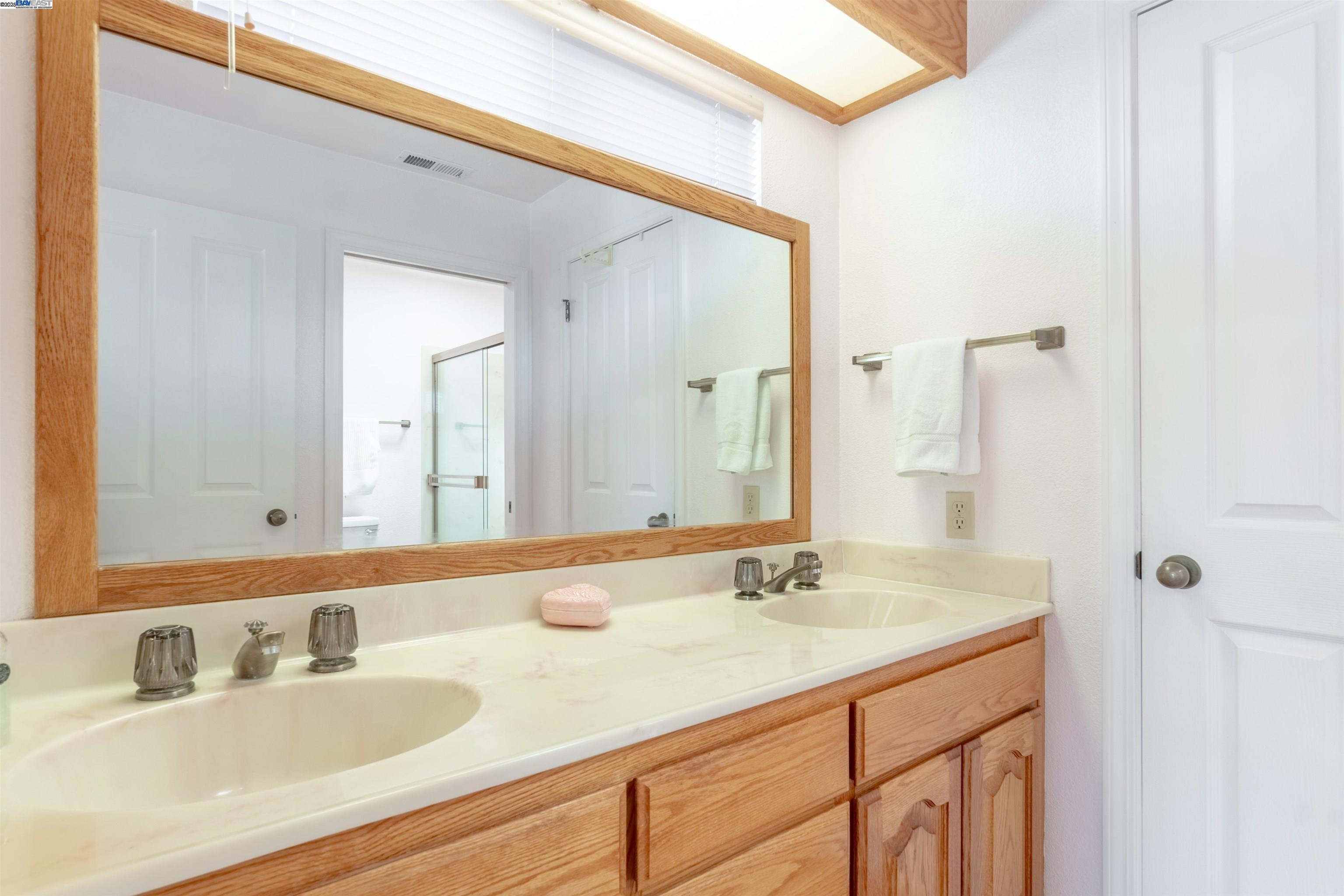 15308 Edgemoor St, San Leandro, California 94579, 3 Bedrooms Bedrooms, 7 Rooms Rooms,2 BathroomsBathrooms,Residential,For Sale,15308 Edgemoor St,41106837