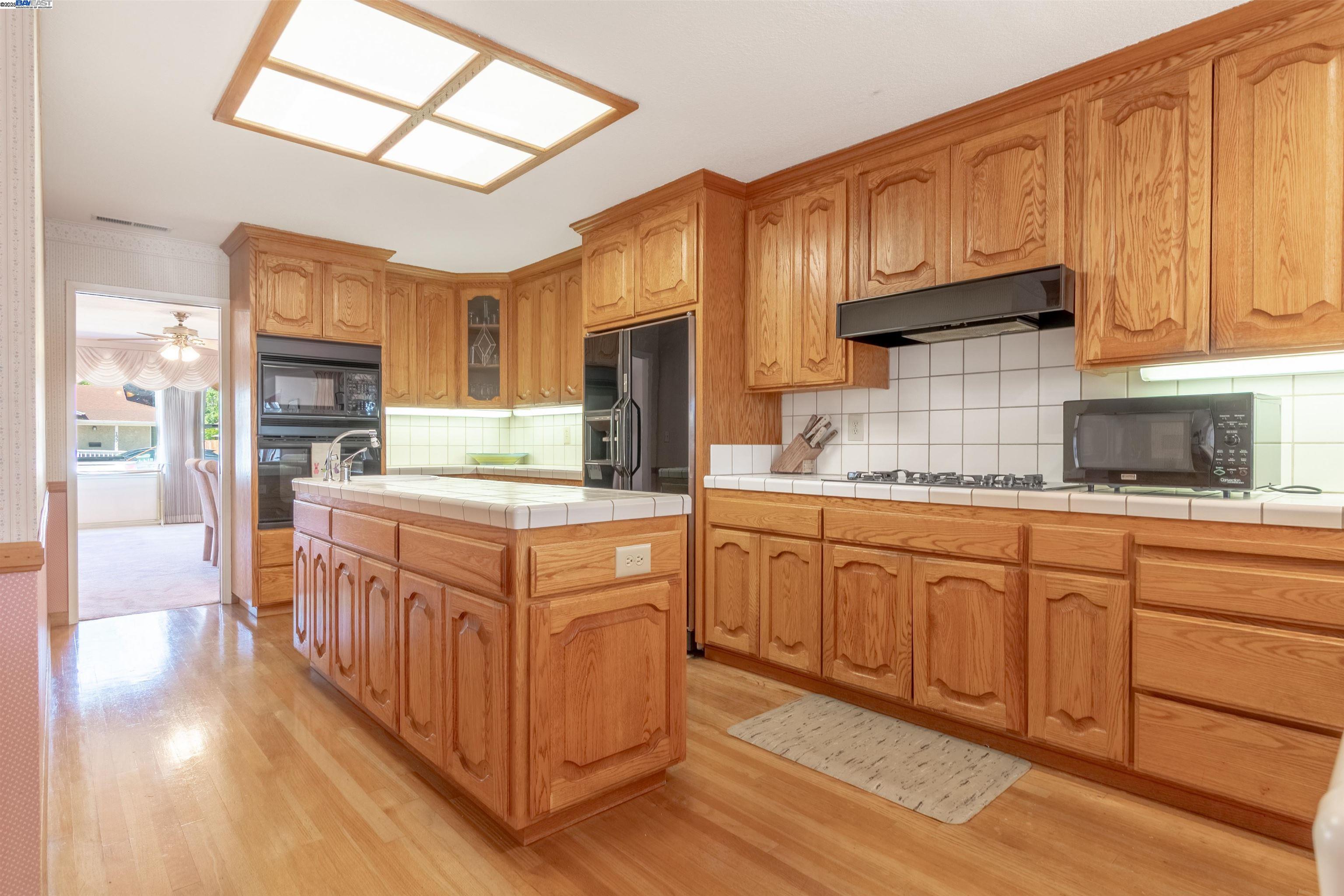 15308 Edgemoor St, San Leandro, California 94579, 3 Bedrooms Bedrooms, 7 Rooms Rooms,2 BathroomsBathrooms,Residential,For Sale,15308 Edgemoor St,41106837