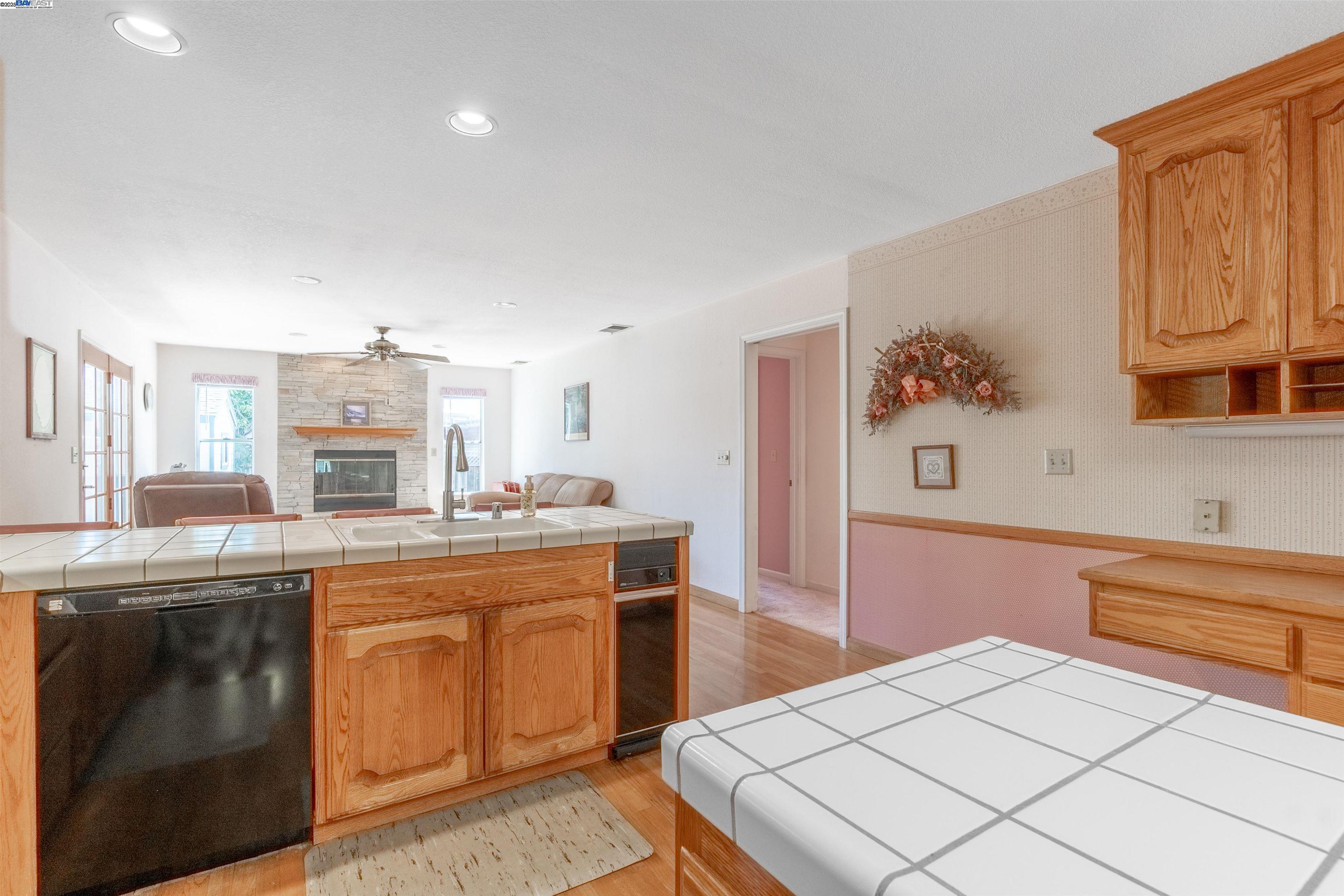 15308 Edgemoor St, San Leandro, California 94579, 3 Bedrooms Bedrooms, 7 Rooms Rooms,2 BathroomsBathrooms,Residential,For Sale,15308 Edgemoor St,41106837