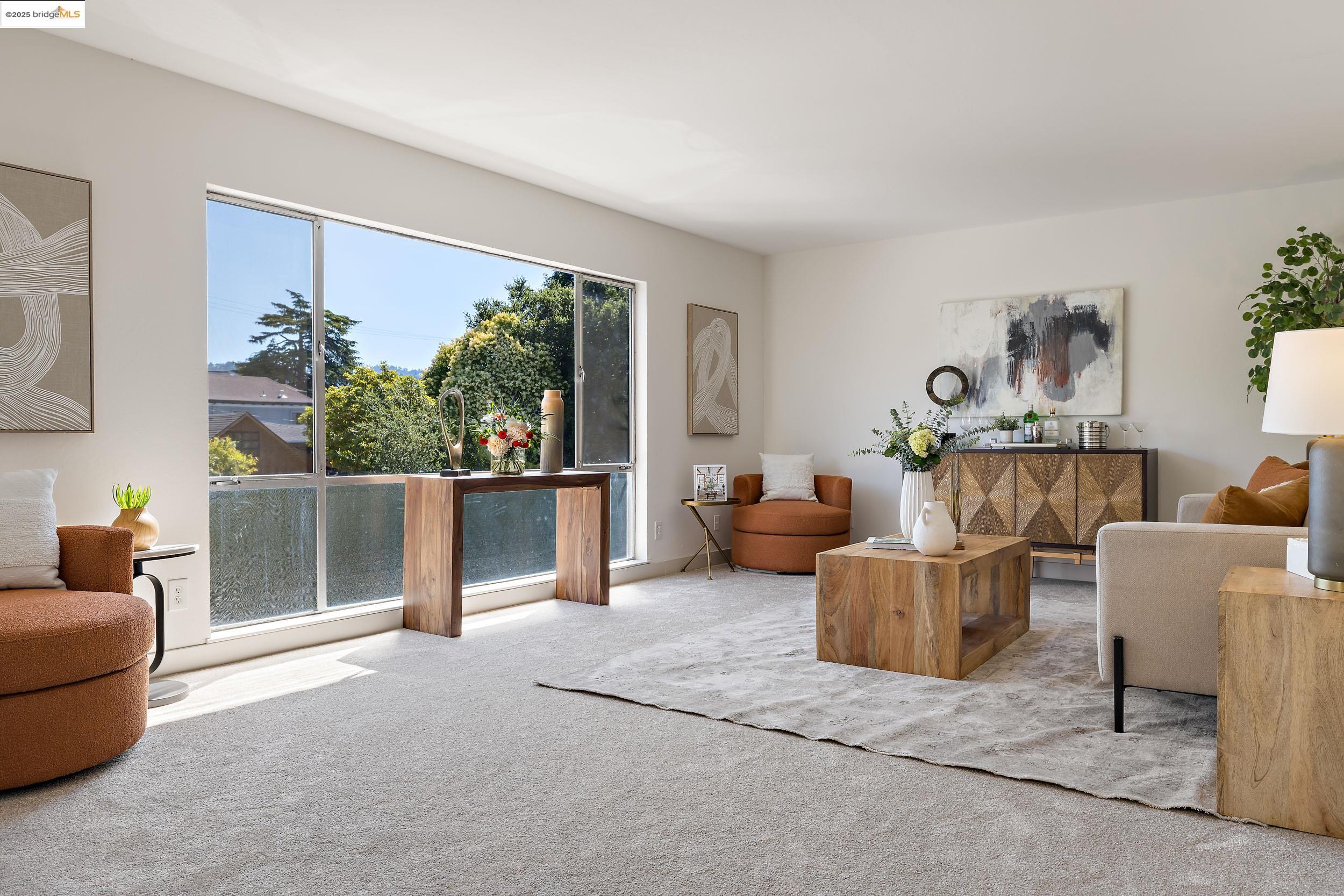 3877 Howe St # 206, Oakland, California 94611, 2 Bedrooms Bedrooms, 4 Rooms Rooms,1 BathroomBathrooms,Residential,For Sale,3877 Howe St # 206,41106838