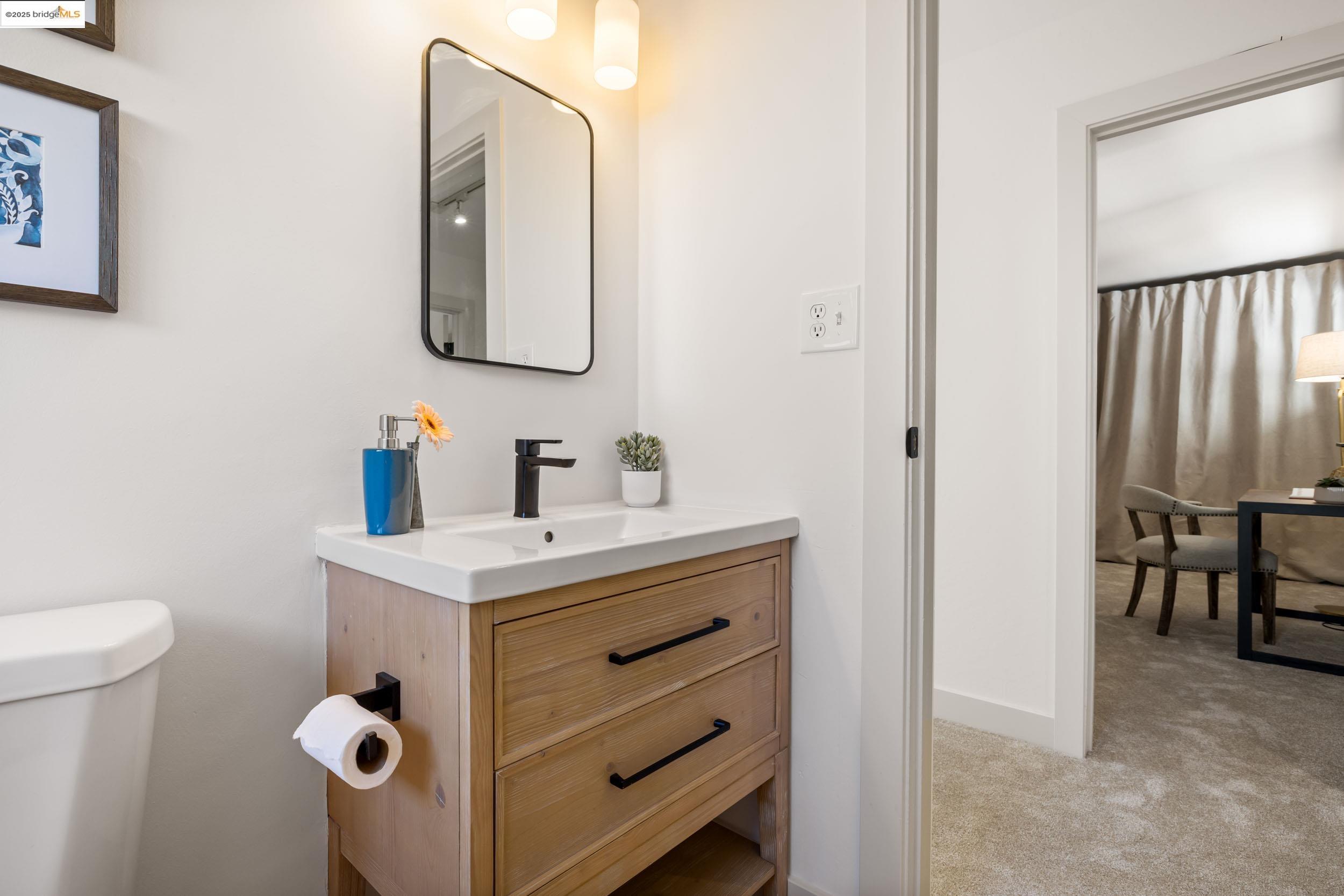 3877 Howe St # 206, Oakland, California 94611, 2 Bedrooms Bedrooms, 4 Rooms Rooms,1 BathroomBathrooms,Residential,For Sale,3877 Howe St # 206,41106838