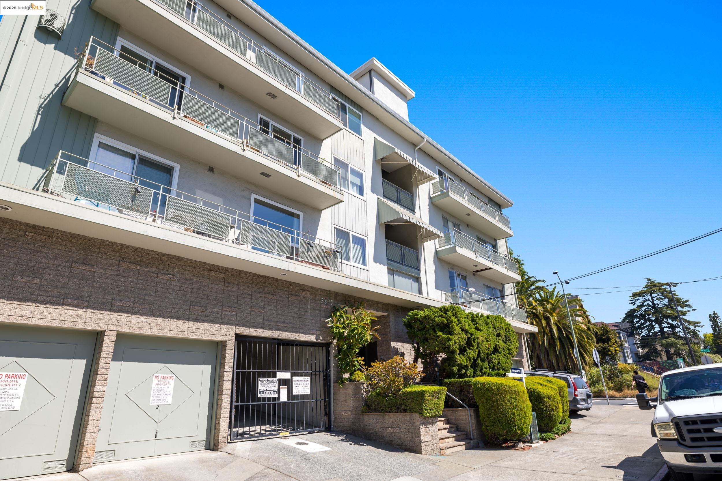 3877 Howe St # 206, Oakland, California 94611, 2 Bedrooms Bedrooms, 4 Rooms Rooms,1 BathroomBathrooms,Residential,For Sale,3877 Howe St # 206,41106838