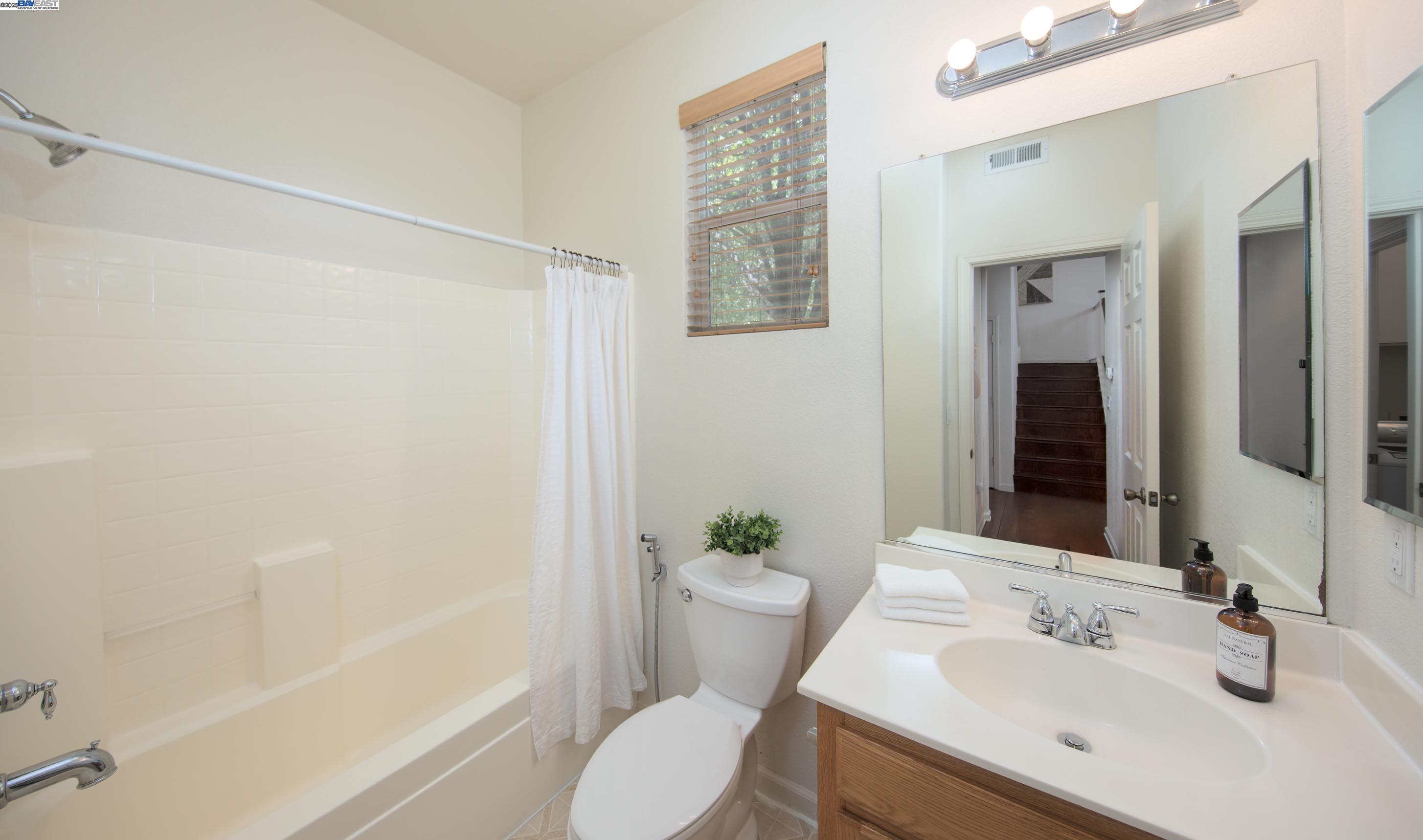 555 Centre Court Dr, Tracy, California 95376, 4 Bedrooms Bedrooms, 7 Rooms Rooms,3 BathroomsBathrooms,Residential,For Sale,555 Centre Court Dr,41106840