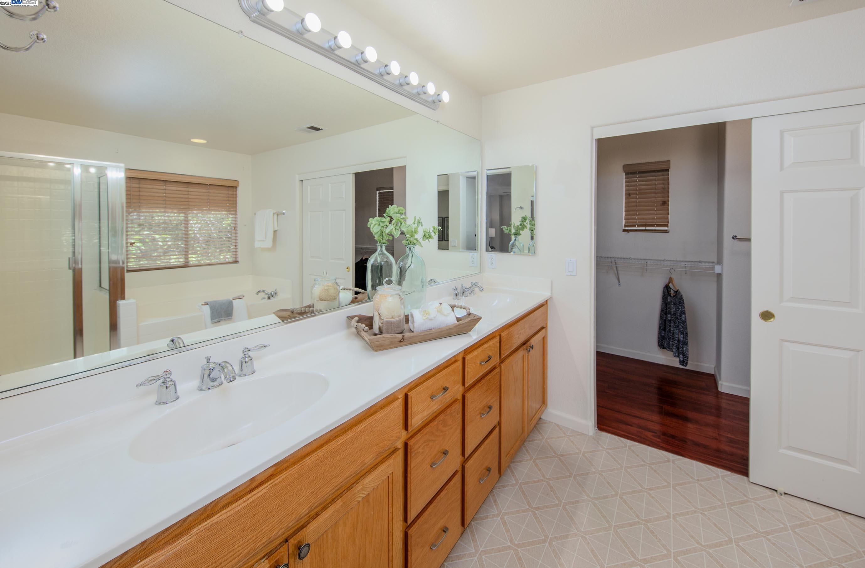 555 Centre Court Dr, Tracy, California 95376, 4 Bedrooms Bedrooms, 7 Rooms Rooms,3 BathroomsBathrooms,Residential,For Sale,555 Centre Court Dr,41106840