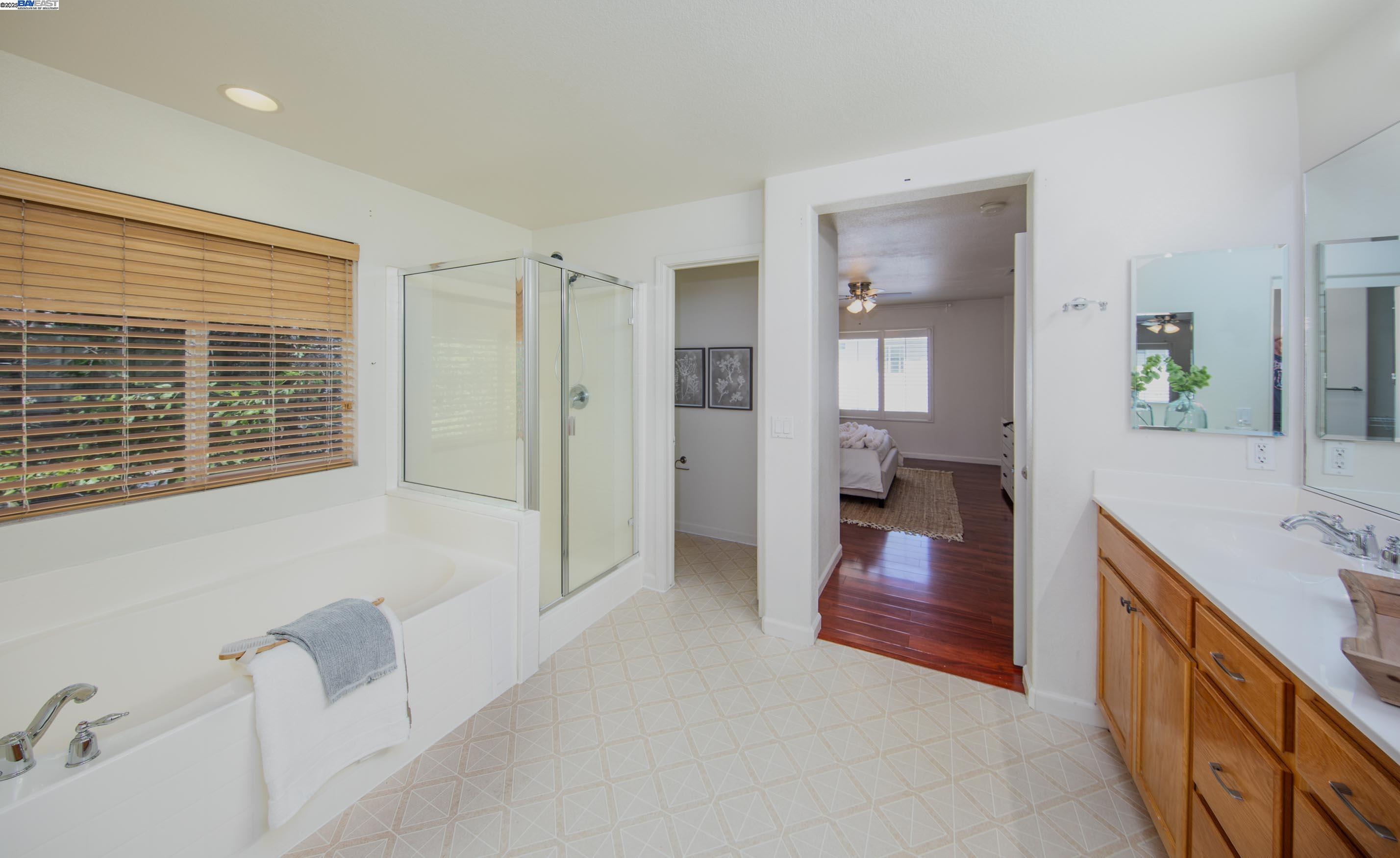 555 Centre Court Dr, Tracy, California 95376, 4 Bedrooms Bedrooms, 7 Rooms Rooms,3 BathroomsBathrooms,Residential,For Sale,555 Centre Court Dr,41106840