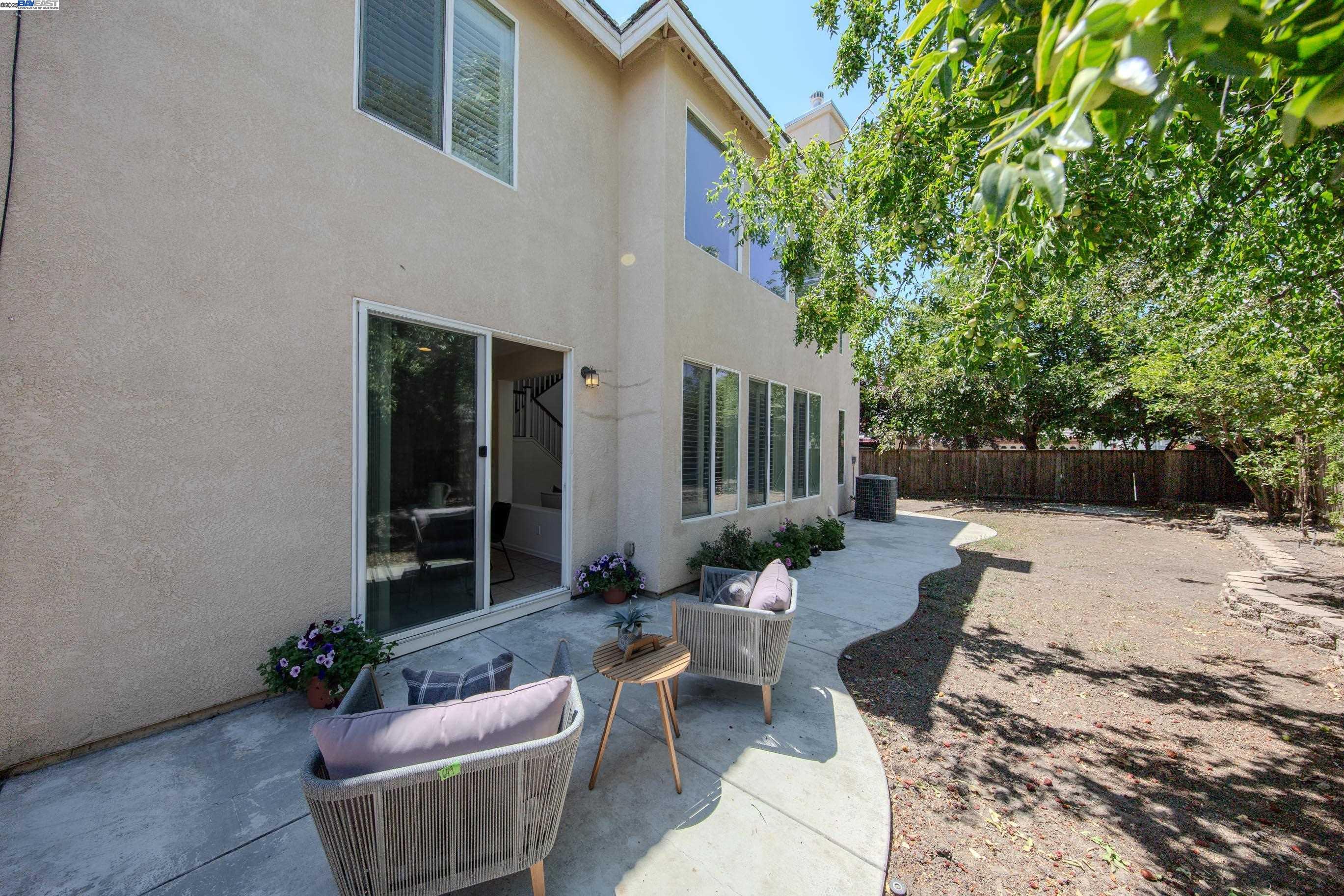 555 Centre Court Dr, Tracy, California 95376, 4 Bedrooms Bedrooms, 7 Rooms Rooms,3 BathroomsBathrooms,Residential,For Sale,555 Centre Court Dr,41106840