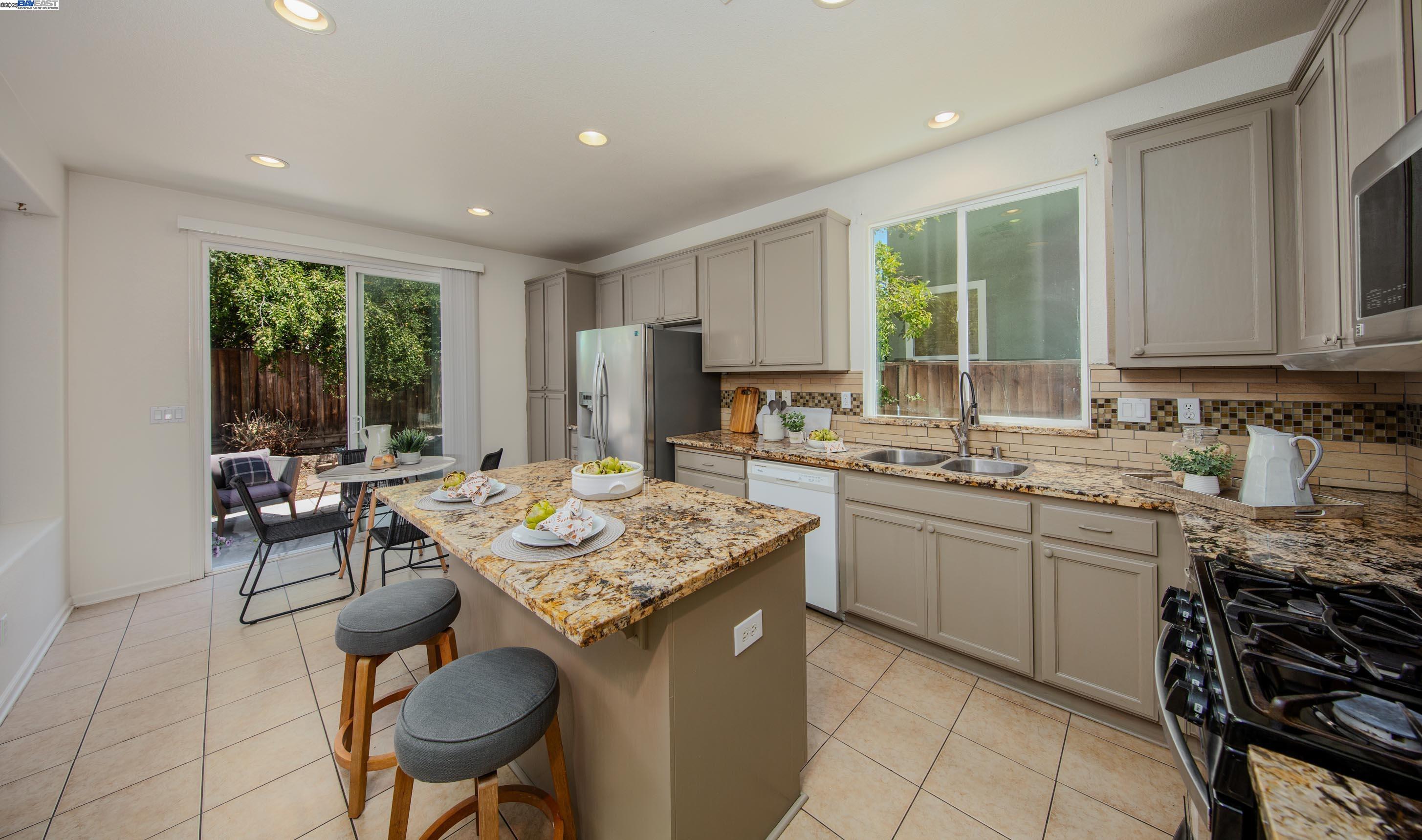 555 Centre Court Dr, Tracy, California 95376, 4 Bedrooms Bedrooms, 7 Rooms Rooms,3 BathroomsBathrooms,Residential,For Sale,555 Centre Court Dr,41106840